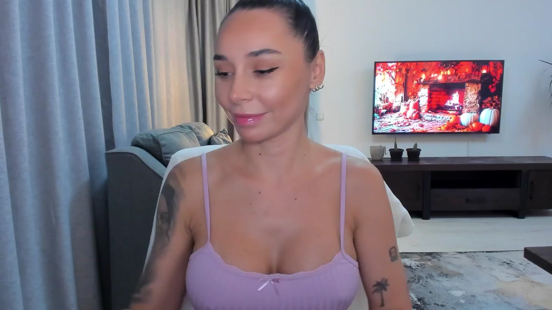 Gallery image thumbnail from beatricebae's myfreecams stream on, 10/07/2025, 14:16 image 17 of 20
