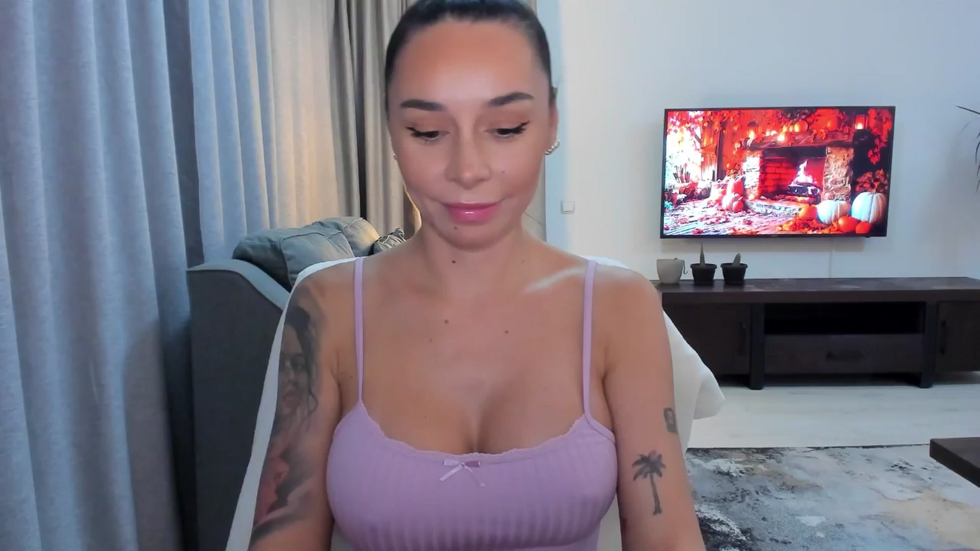 Gallery image thumbnail from beatricebae's myfreecams stream on, 10/07/2025, 14:16 image 6 of 20