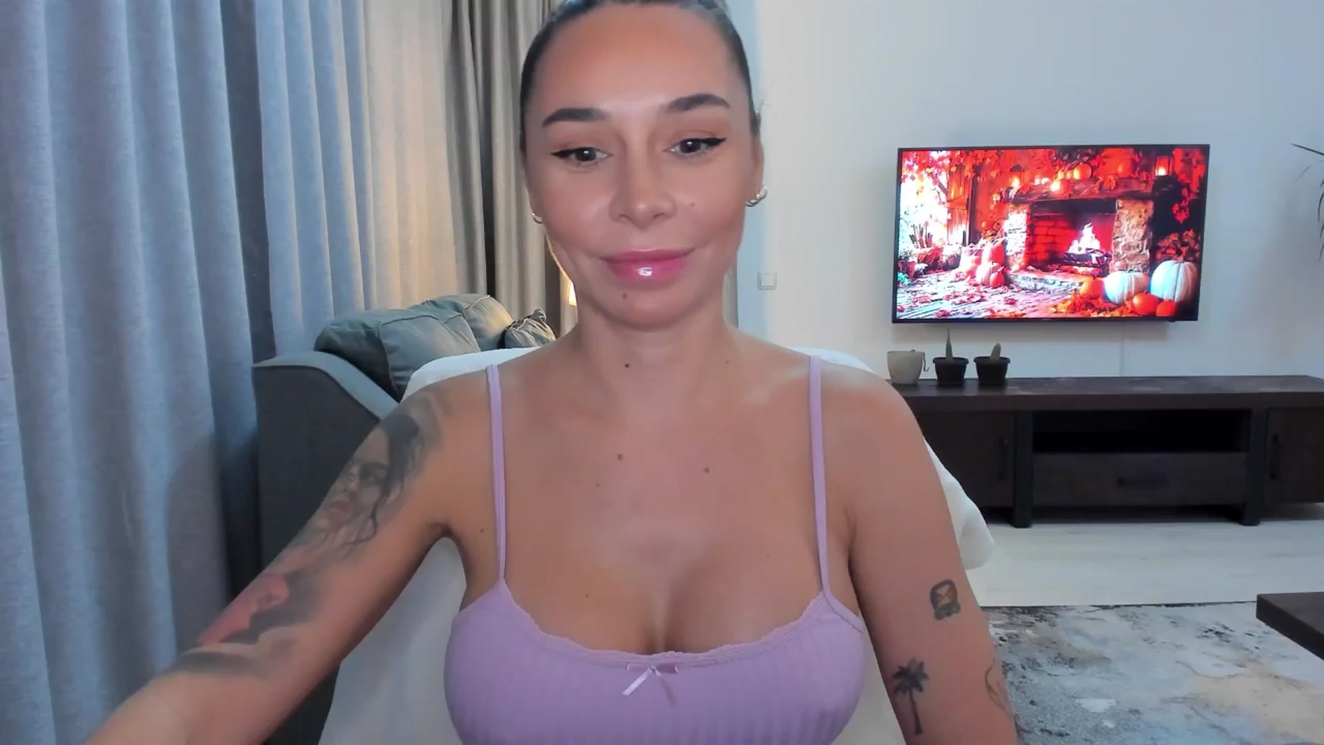 Gallery image thumbnail from beatricebae's myfreecams stream on, 10/07/2025, 14:16 image 16 of 20