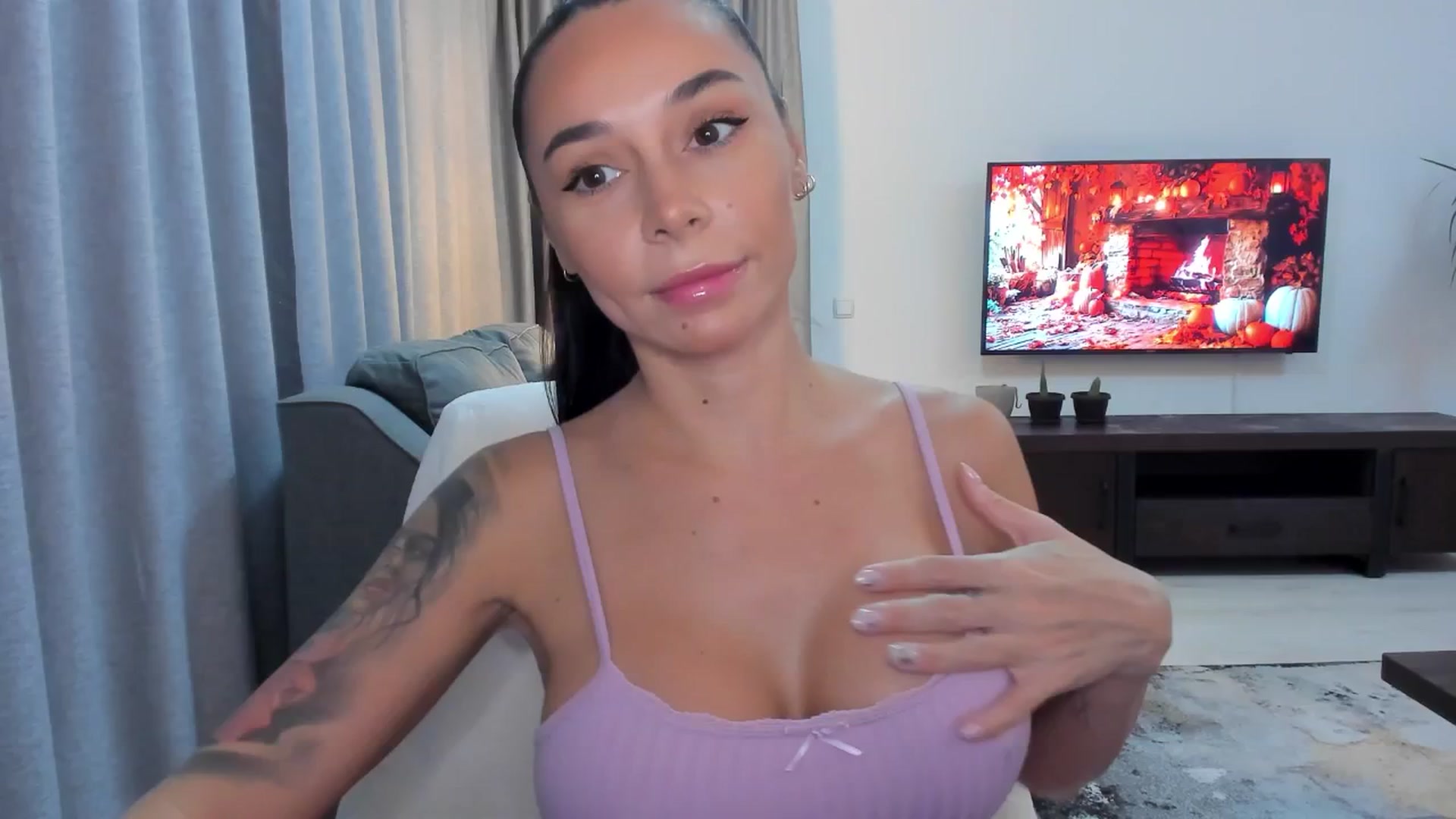 Gallery image thumbnail from beatricebae's myfreecams stream on, 10/07/2025, 14:16 image 10 of 20
