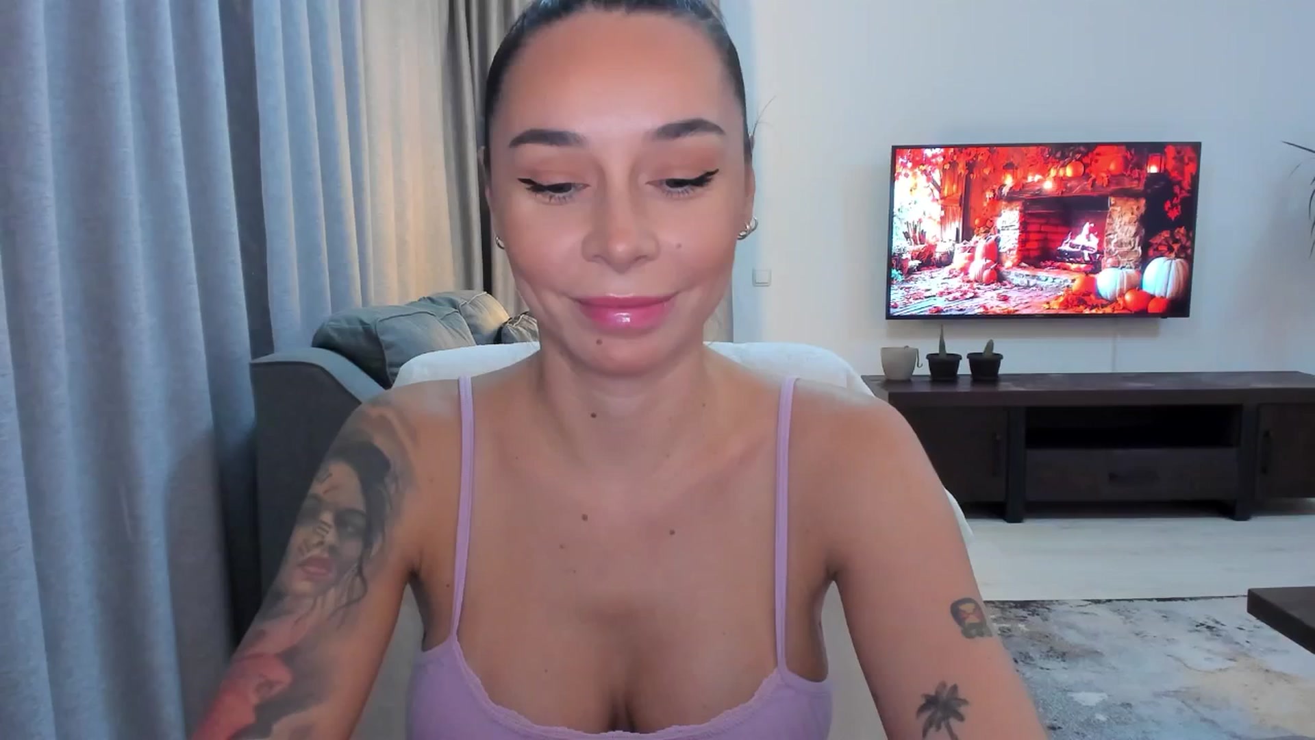 Gallery image thumbnail from beatricebae's myfreecams stream on, 10/07/2025, 14:16 image 3 of 20