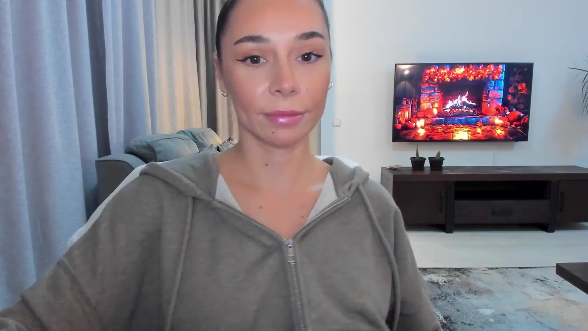 Gallery image thumbnail from beatricebae's myfreecams stream on, 10/13/2025, 15:06 image 14 of 20