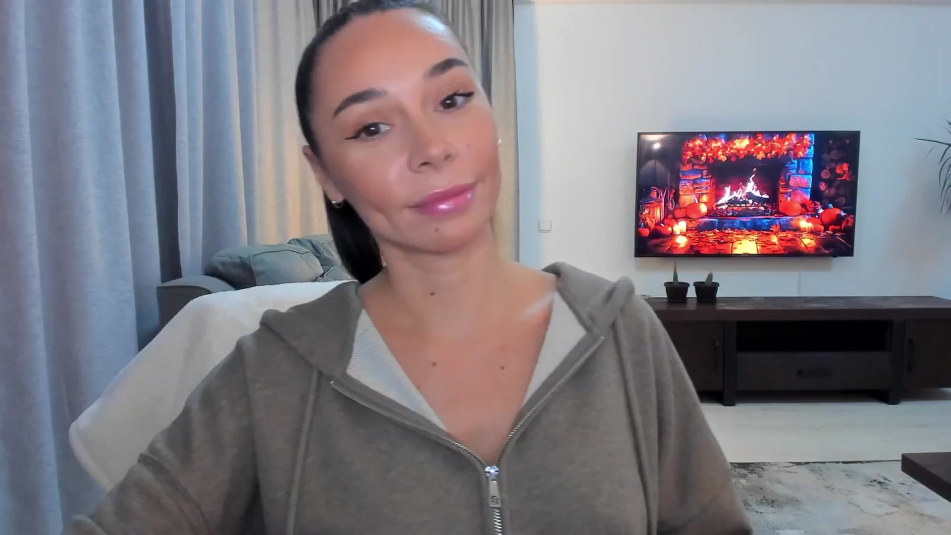 Gallery image thumbnail from beatricebae's myfreecams stream on, 10/13/2025, 15:06 image 6 of 20