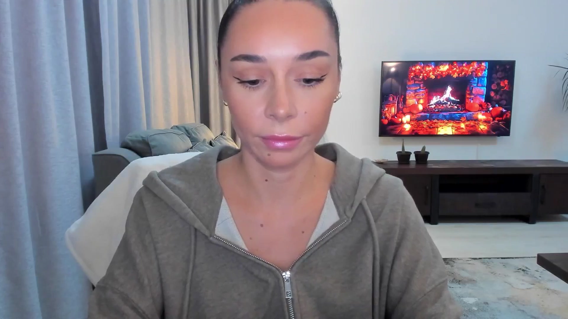 Gallery image thumbnail from beatricebae's myfreecams stream on, 10/13/2025, 15:06 image 12 of 20