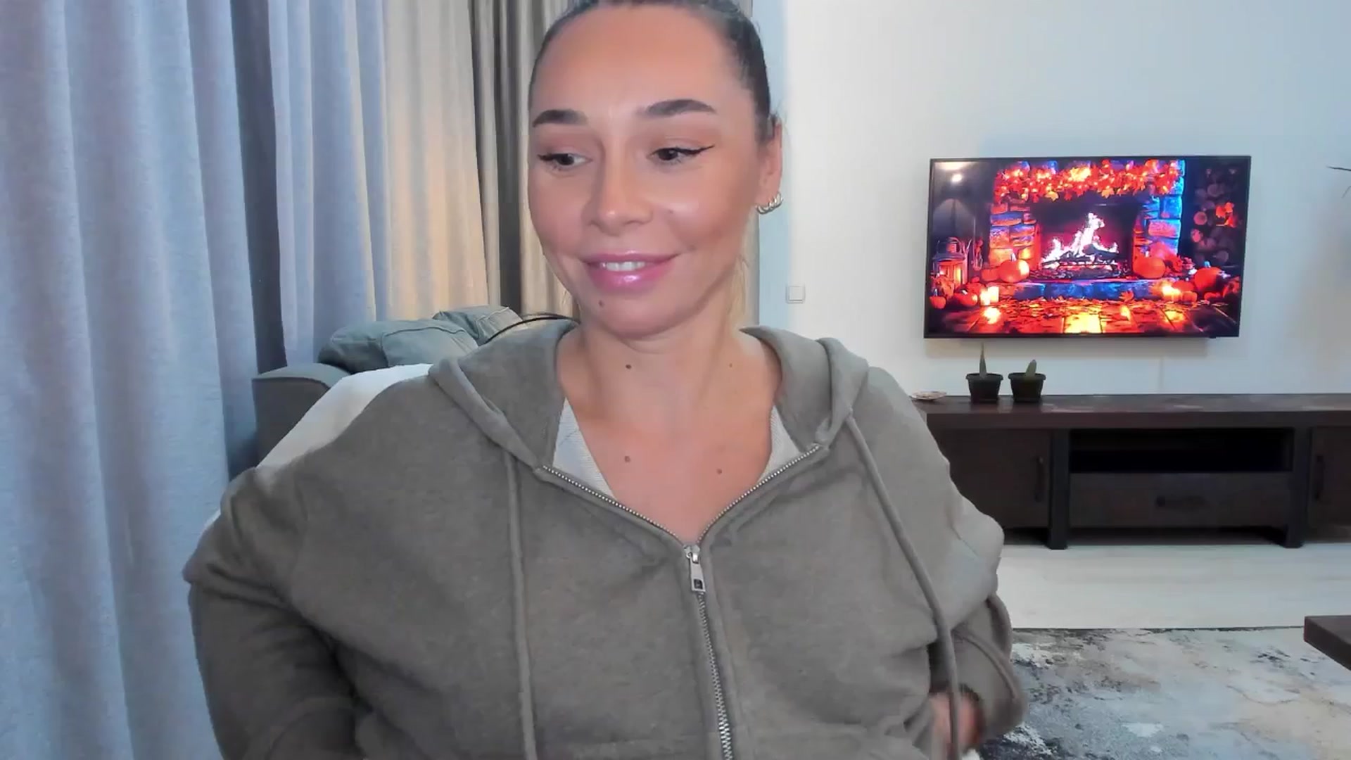 Gallery image thumbnail from beatricebae's myfreecams stream on, 10/13/2025, 15:06 image 18 of 20