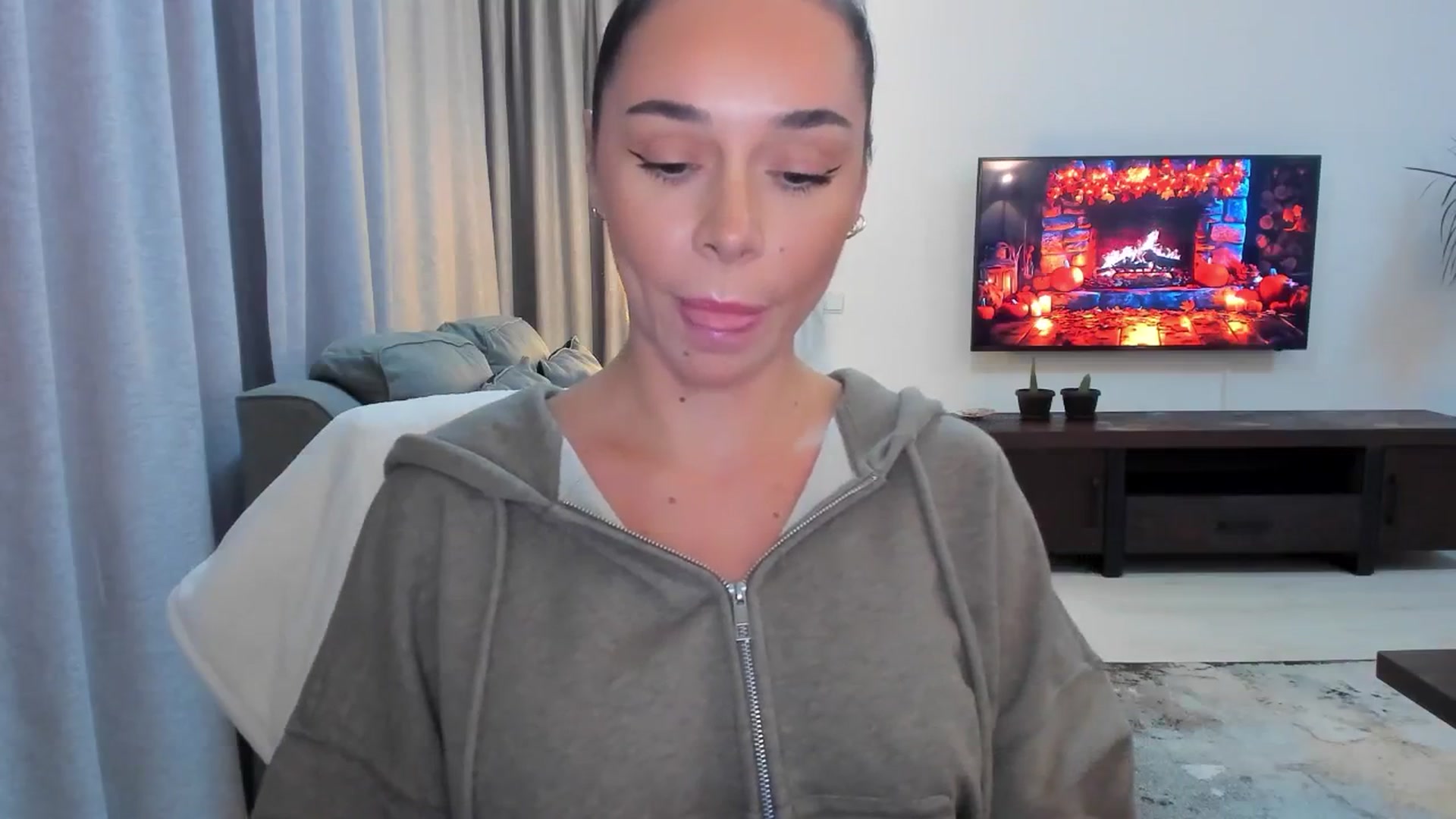 Gallery image thumbnail from beatricebae's myfreecams stream on, 10/13/2025, 15:06 image 13 of 20