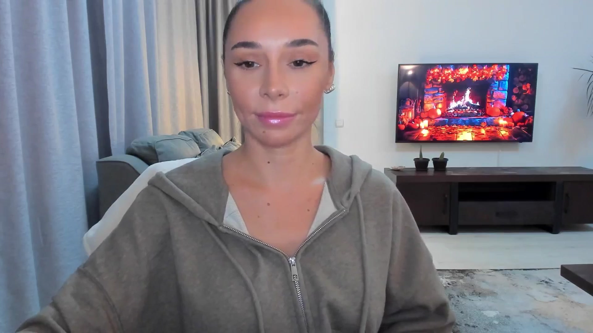 Gallery image thumbnail from beatricebae's myfreecams stream on, 10/13/2025, 15:06 image 10 of 20