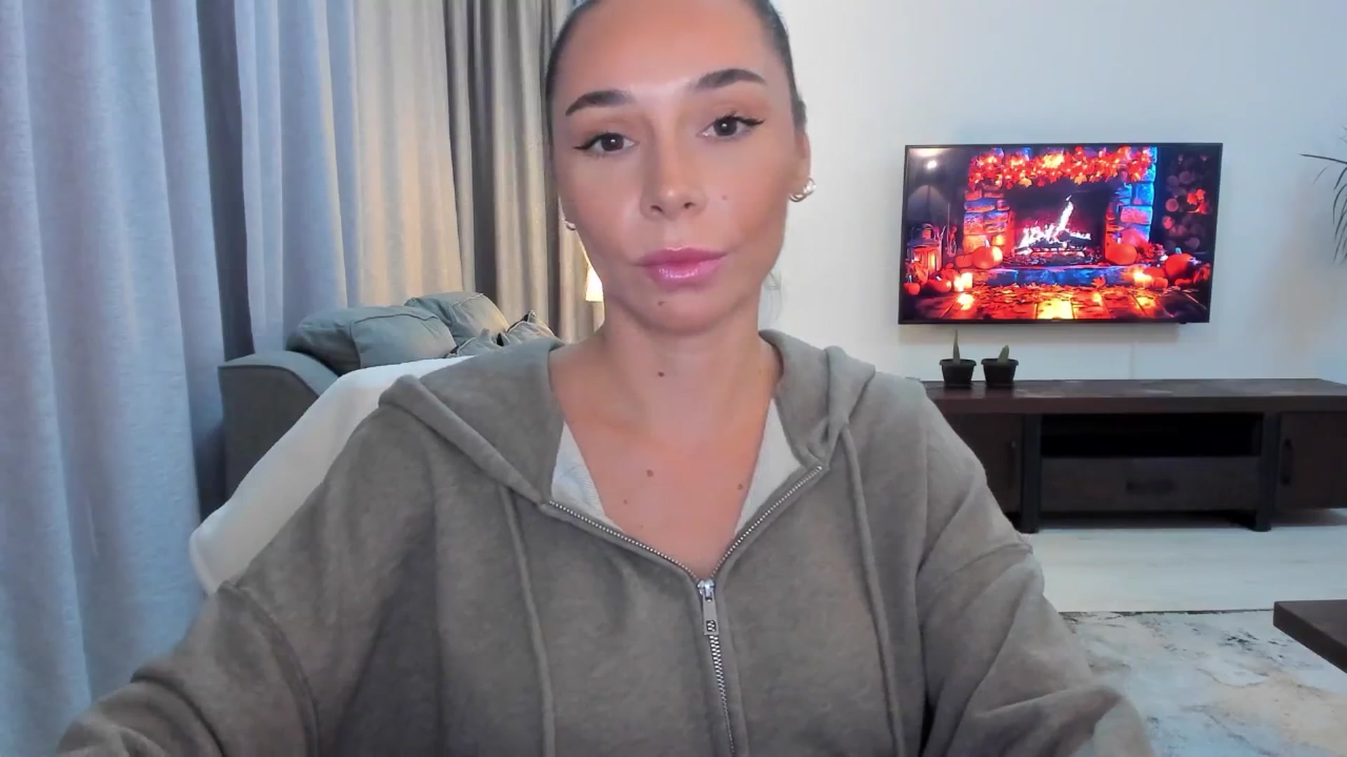Gallery image thumbnail from beatricebae's myfreecams stream on, 10/13/2025, 15:06 image 11 of 20