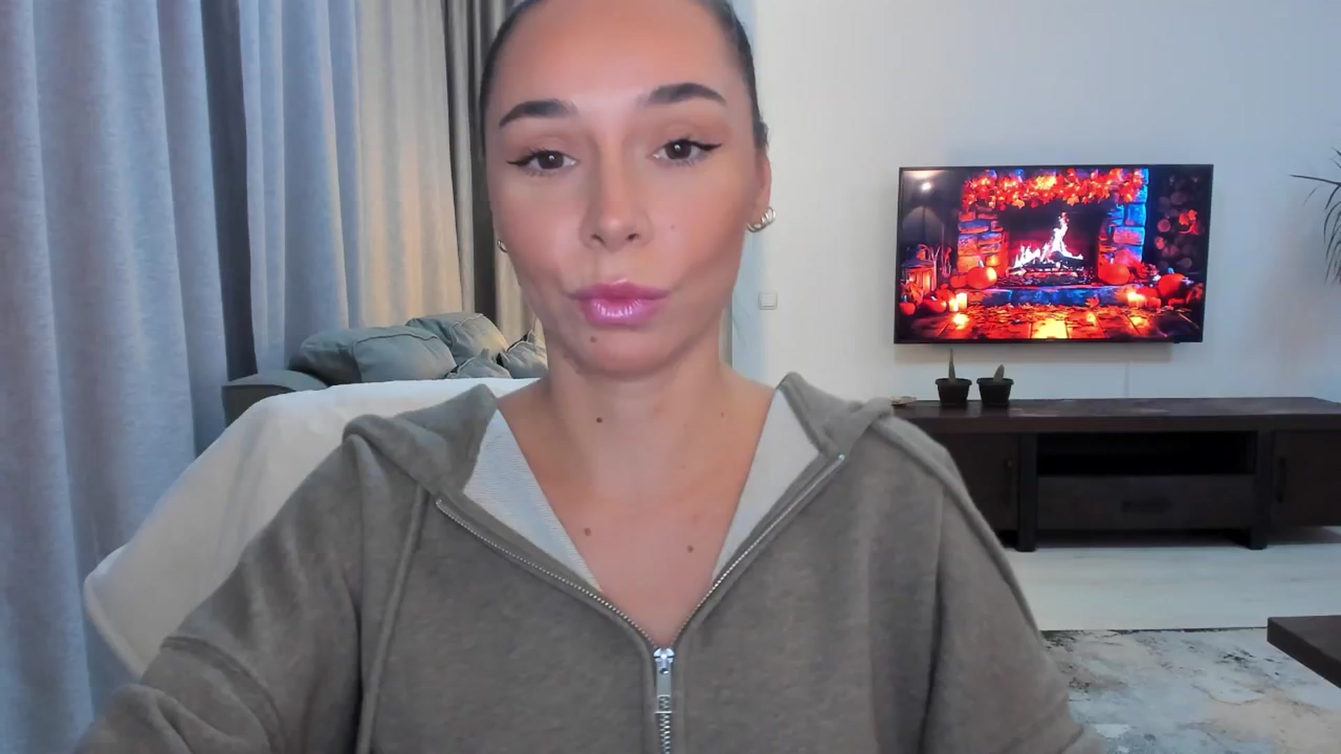 Gallery image thumbnail from beatricebae's myfreecams stream on, 10/13/2025, 15:06 image 2 of 20