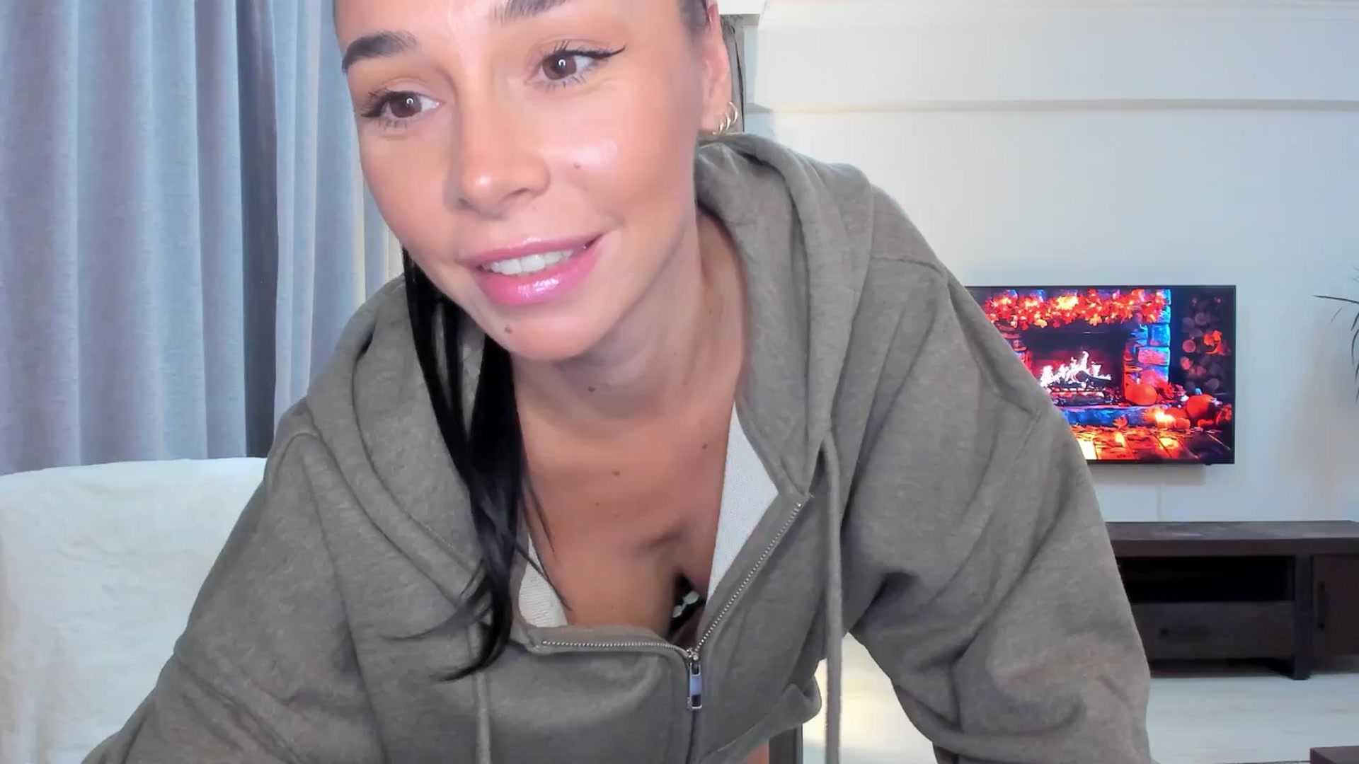 Gallery image thumbnail from beatricebae's myfreecams stream on, 10/13/2025, 15:06 image 16 of 20