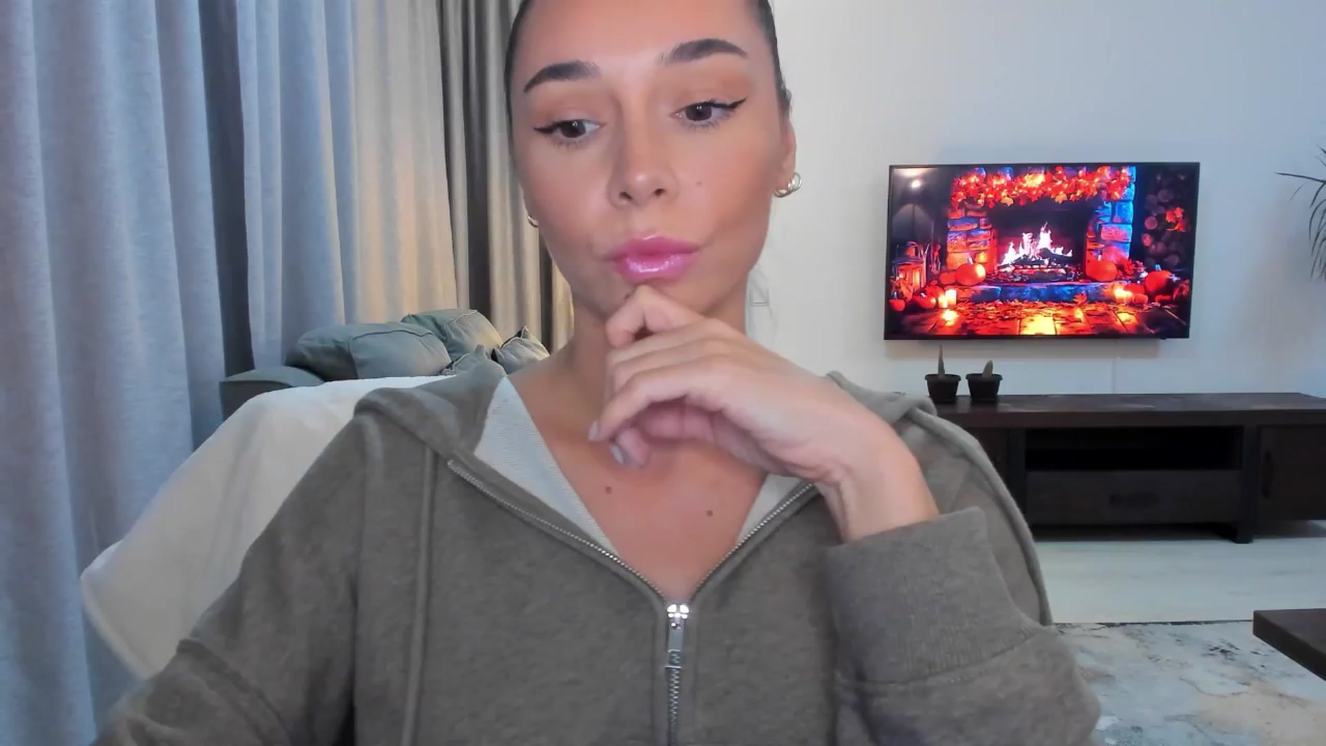 Gallery image thumbnail from beatricebae's myfreecams stream on, 10/13/2025, 15:06 image 3 of 20