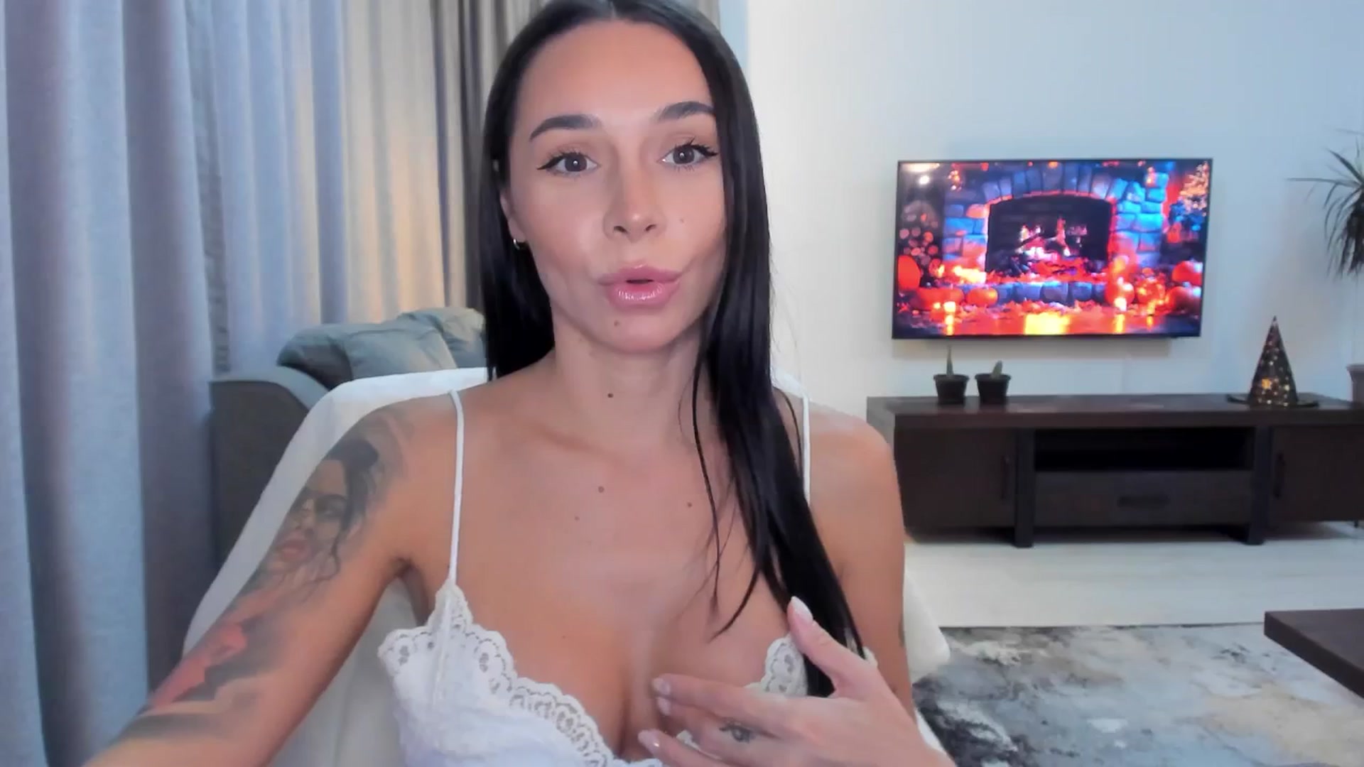 Gallery image thumbnail from beatricebae's myfreecams stream on, 10/17/2025, 14:37 image 9 of 20
