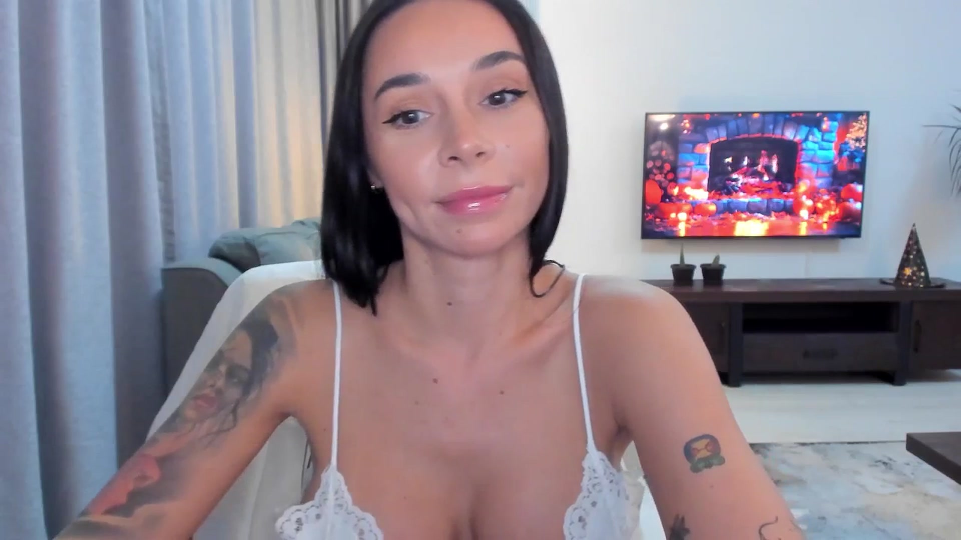Gallery image thumbnail from beatricebae's myfreecams stream on, 10/17/2025, 14:37 image 13 of 20