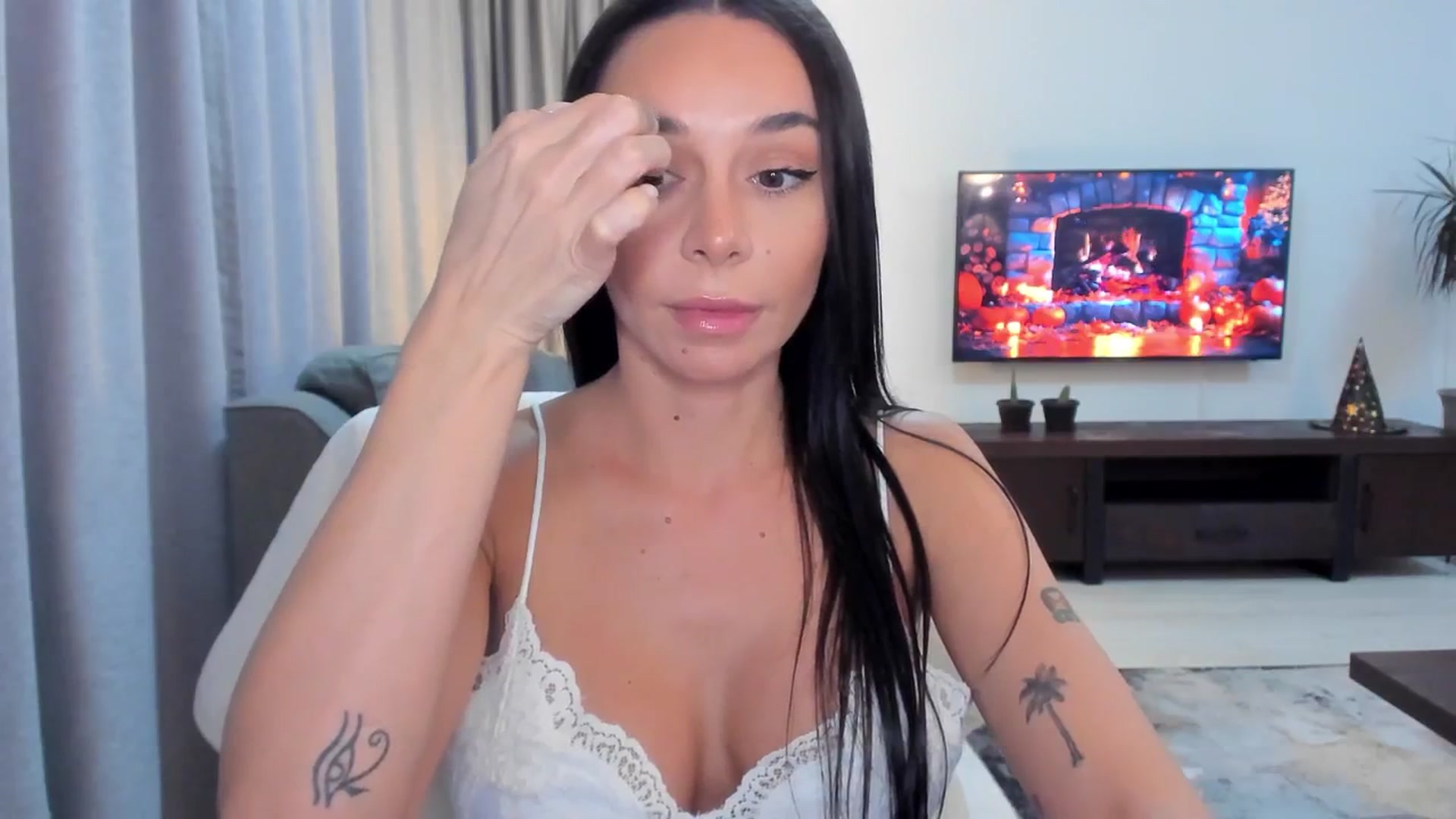 Gallery image thumbnail from beatricebae's myfreecams stream on, 10/17/2025, 14:37 image 11 of 20