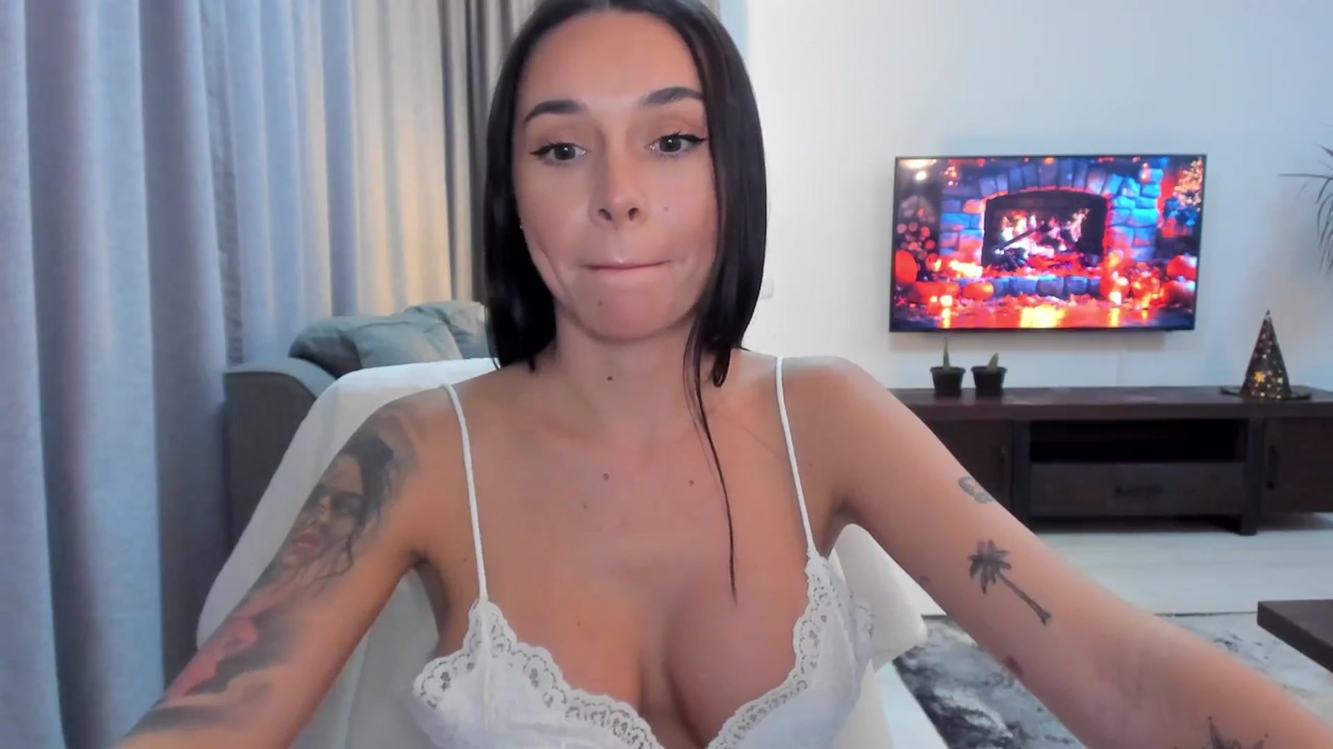 Gallery image thumbnail from beatricebae's myfreecams stream on, 10/17/2025, 14:37 image 14 of 20