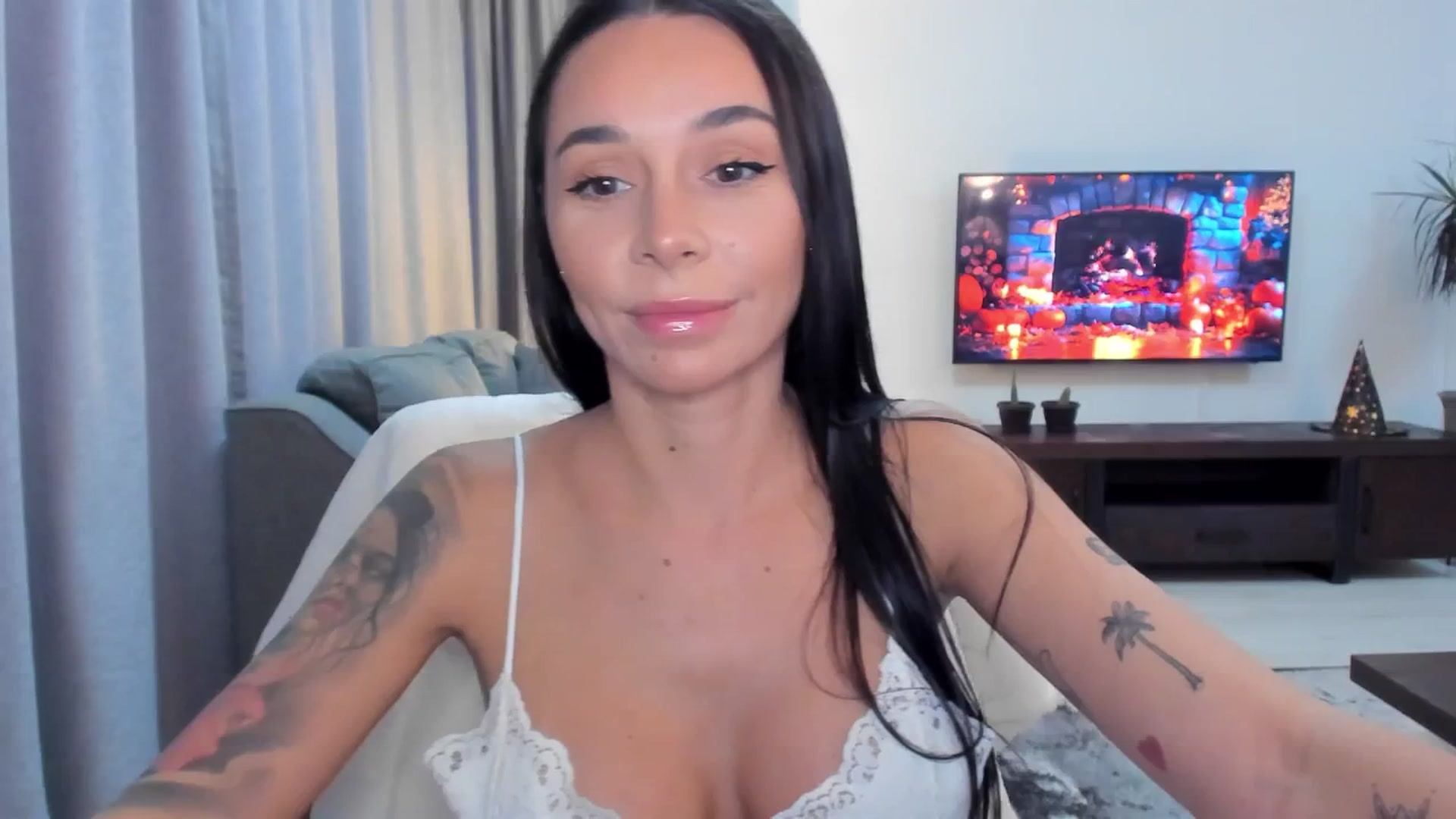 Gallery image thumbnail from beatricebae's myfreecams stream on, 10/17/2025, 14:37 image 2 of 20