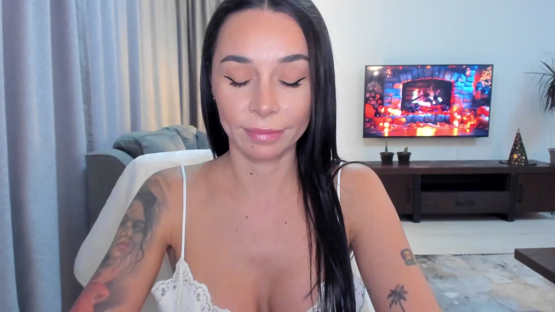 Gallery image thumbnail from beatricebae's myfreecams stream on, 10/17/2025, 14:37 image 10 of 20
