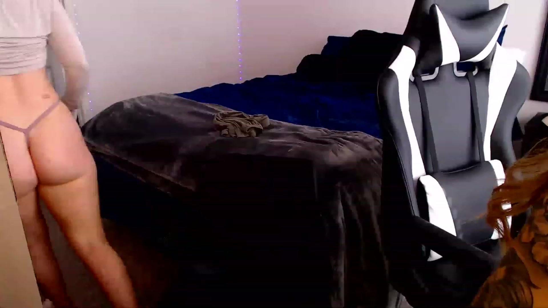 Gallery image thumbnail from bebered96's myfreecams stream on, 11/19/2022, 18:29 image 18 of 20