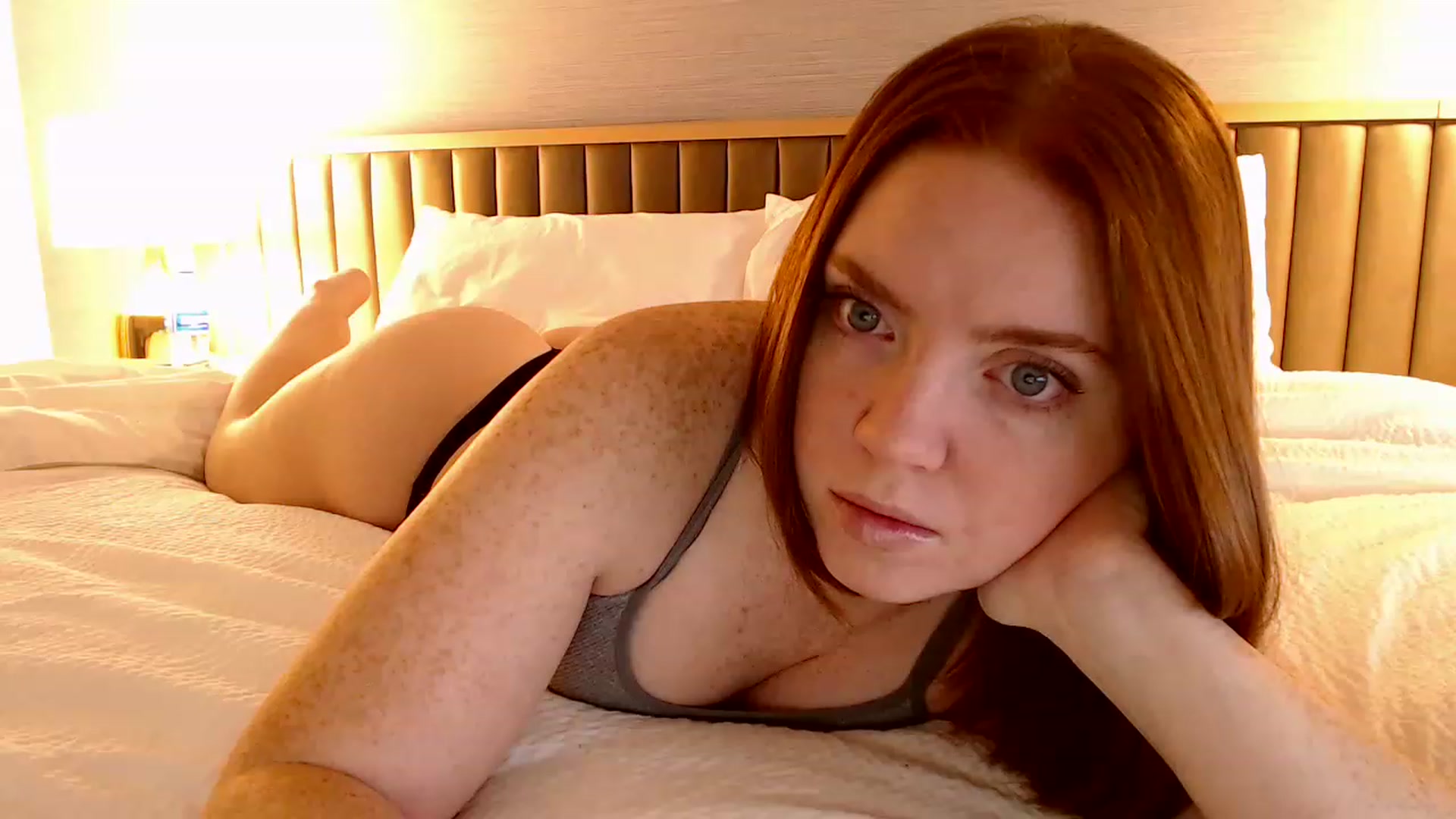 Gallery image thumbnail from bebered96's myfreecams stream on, 12/16/2022, 13:20 image 14 of 20