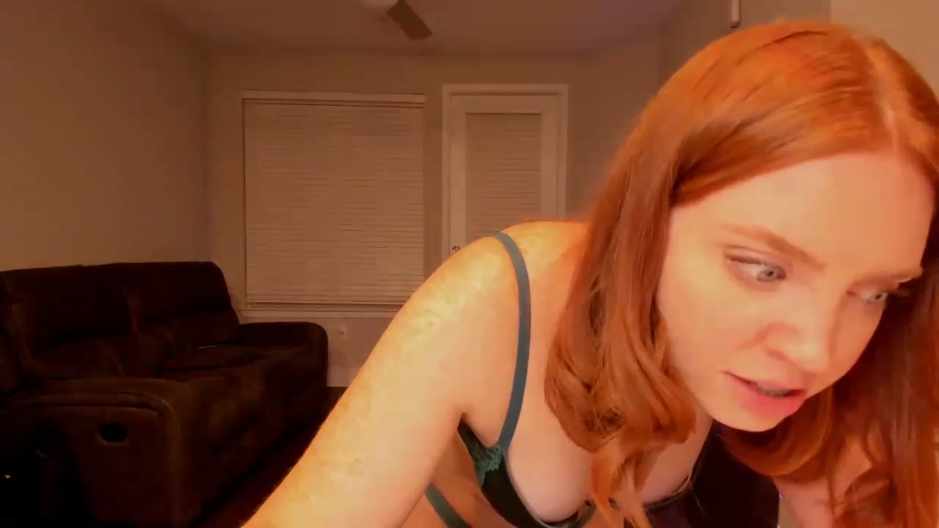 Gallery image thumbnail from bebered96's myfreecams stream on, 12/26/2022, 24:17 image 16 of 20