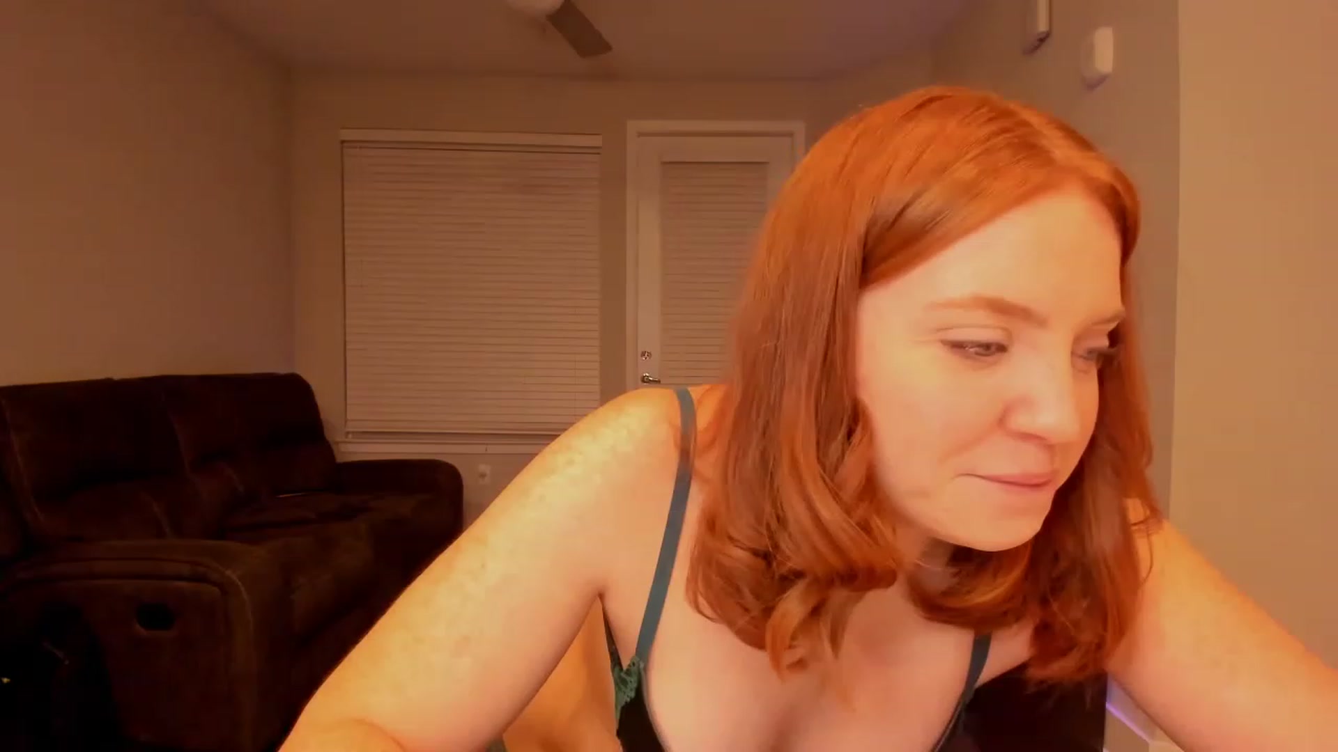 Gallery image thumbnail from bebered96's myfreecams stream on, 12/26/2022, 24:17 image 11 of 20