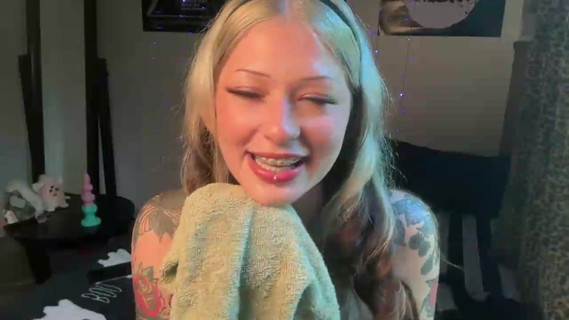 Gallery image thumbnail from bec69's myfreecams stream on, 07/18/2026, 18:21 image 11 of 20
