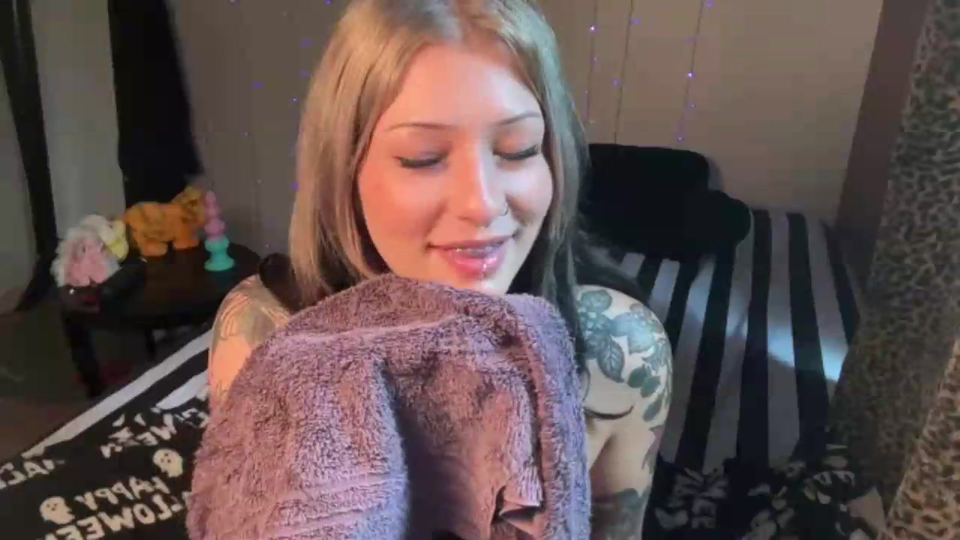 Gallery image thumbnail from bec69's myfreecams stream on, 08/08/2026, 18:55 image 6 of 20
