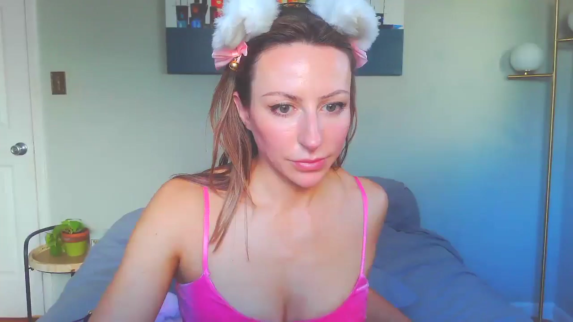 Gallery image thumbnail from bellabaxxxter's myfreecams stream on, 12/17/2024, 16:49 image 10 of 20