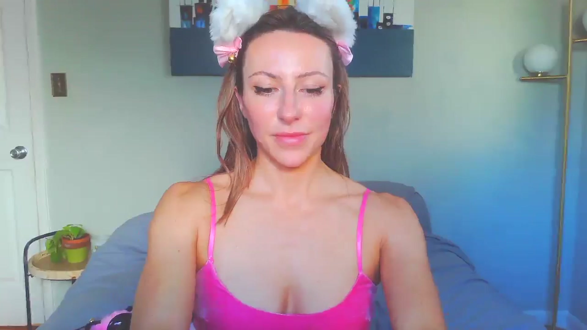 Gallery image thumbnail from bellabaxxxter's myfreecams stream on, 12/17/2024, 16:49 image 12 of 20