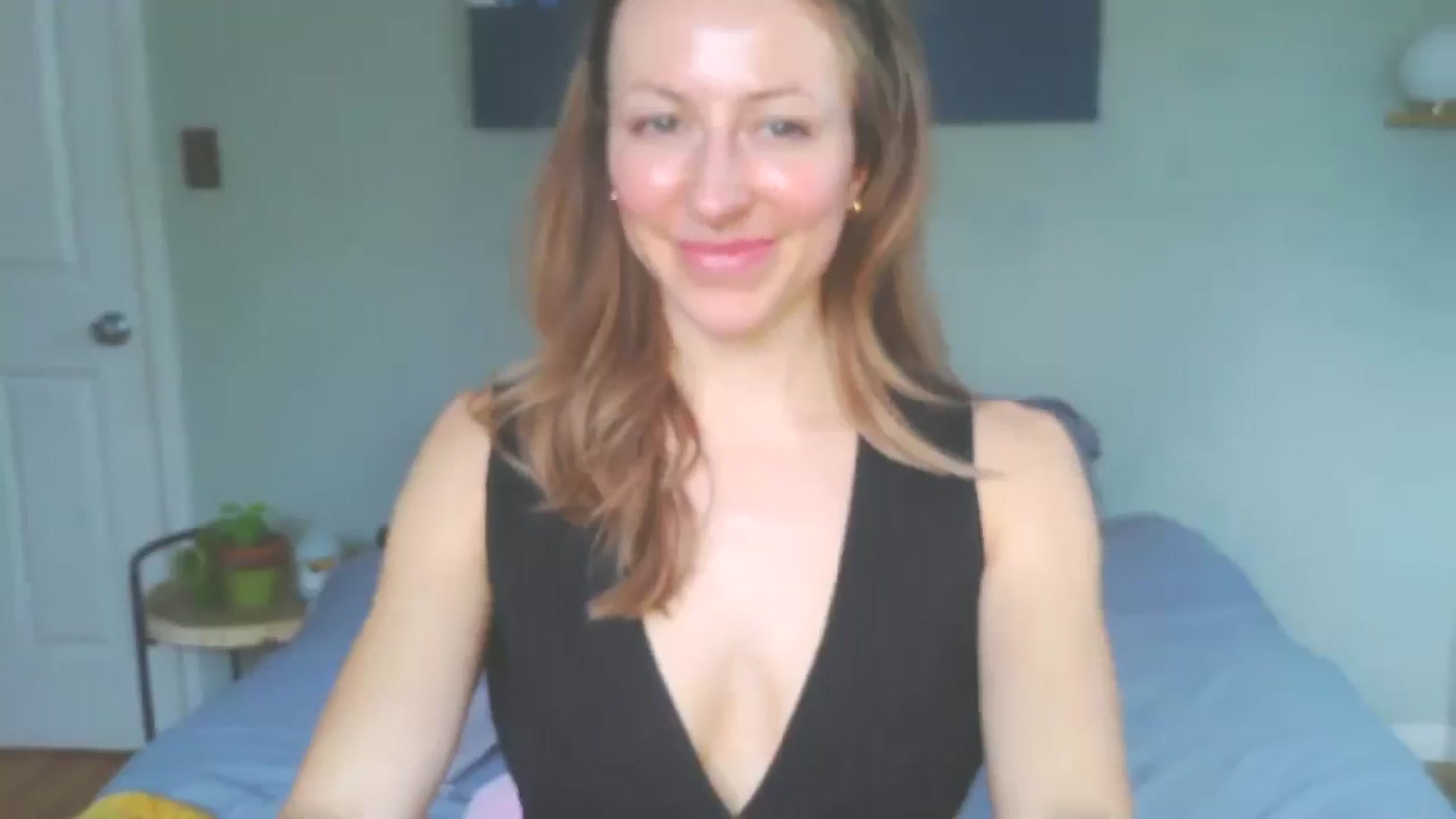 Gallery image thumbnail from bellabaxxxter's myfreecams stream on, 12/27/2024, 15:50 image 9 of 20