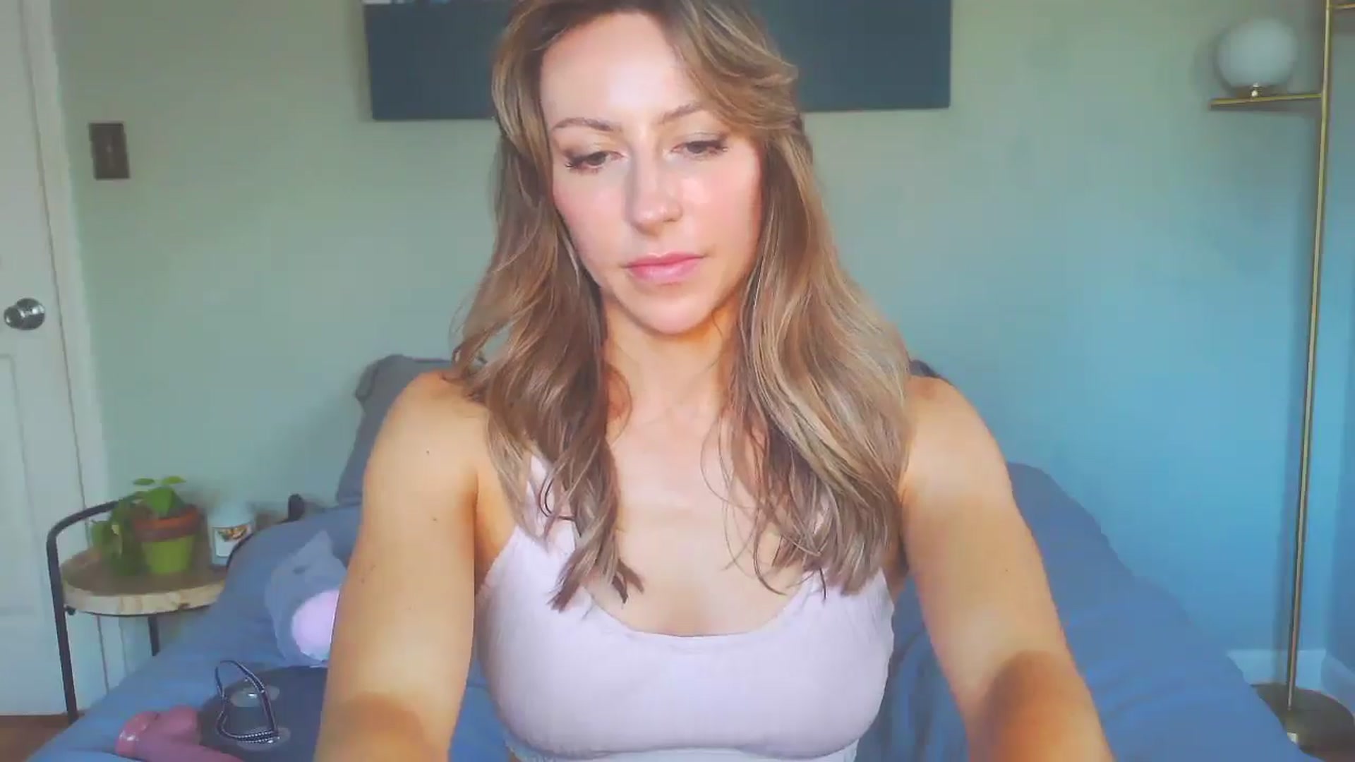 Gallery image thumbnail from bellabaxxxter's myfreecams stream on, 12/28/2024, 17:14 image 15 of 20
