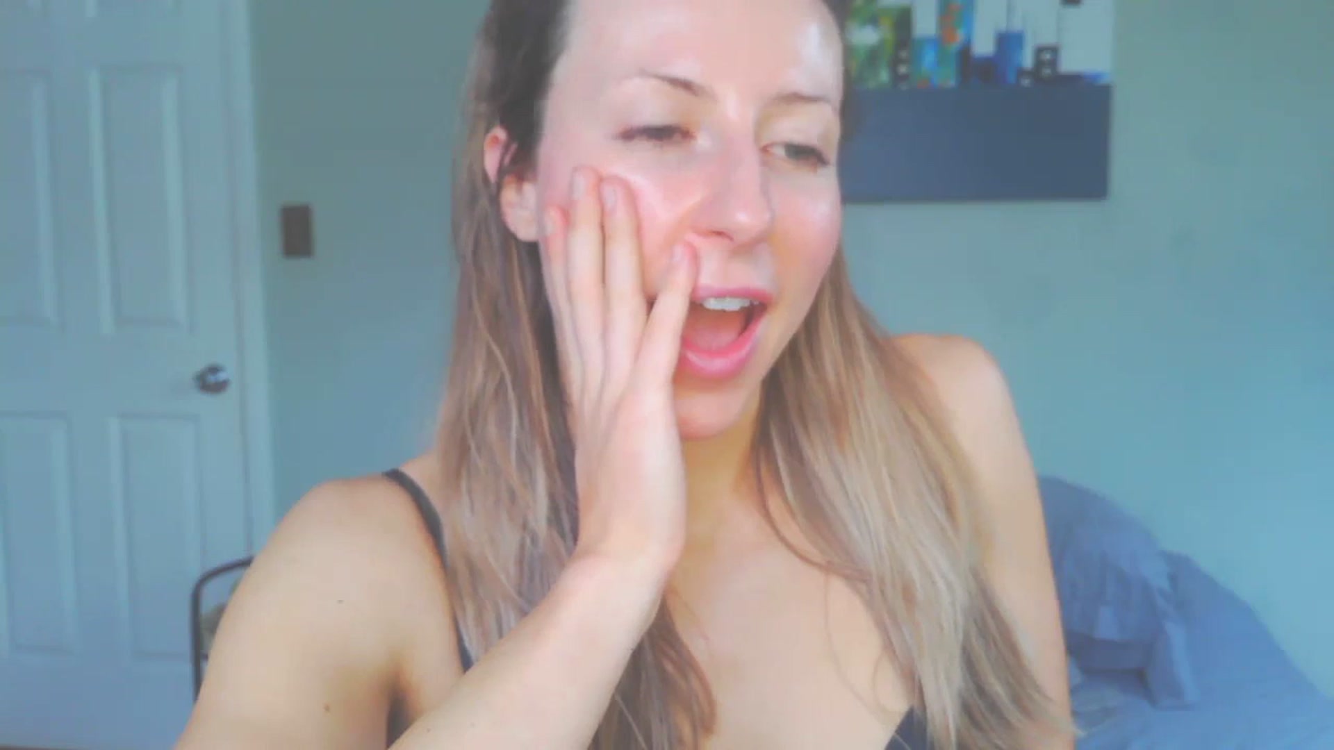 Gallery image thumbnail from bellabaxxxter's myfreecams stream on, 12/31/2024, 16:25 image 8 of 20