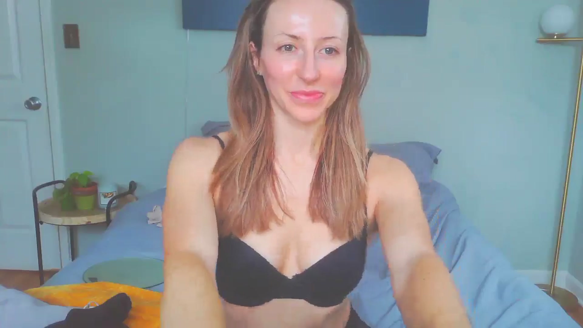 Gallery image thumbnail from bellabaxxxter's myfreecams stream on, 01/06/2025, 16:47 image 10 of 20