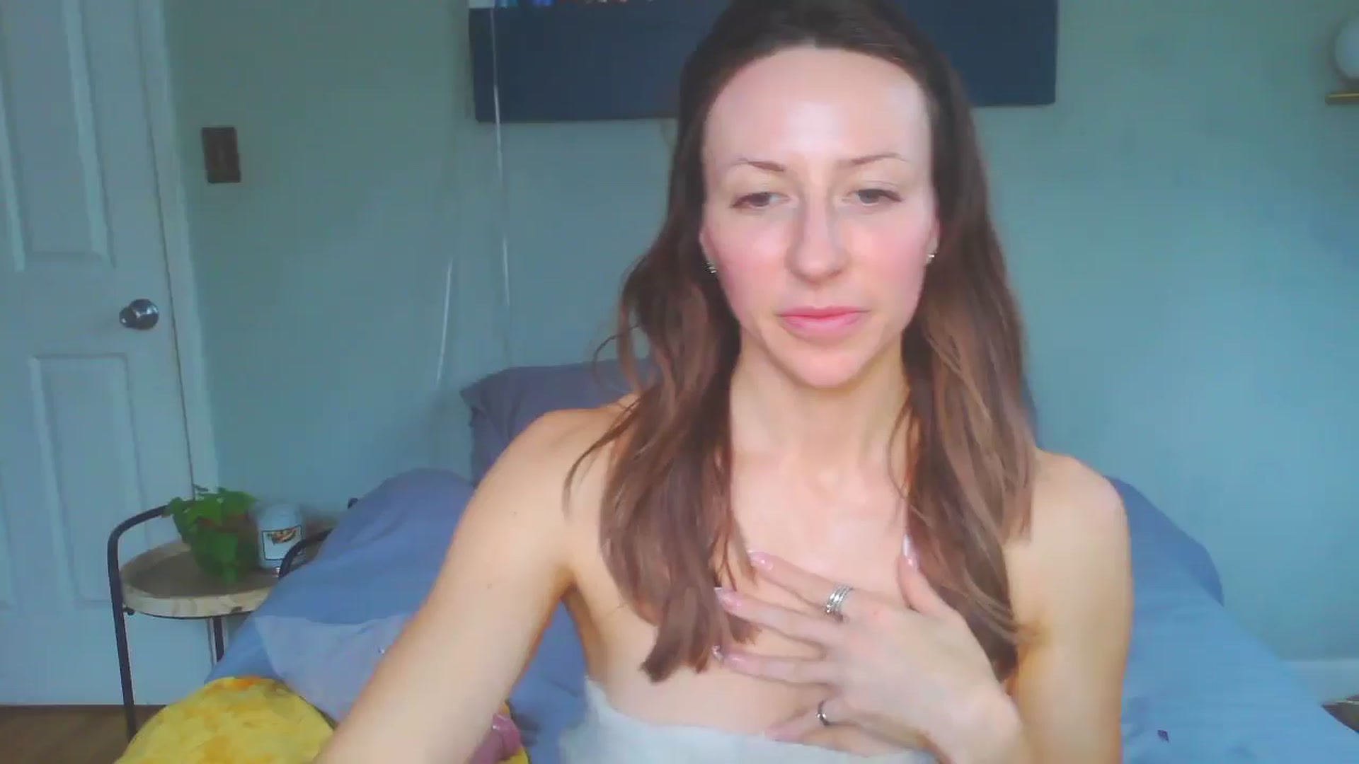 Gallery image thumbnail from bellabaxxxter's myfreecams stream on, 02/06/2025, 19:09 image 15 of 20