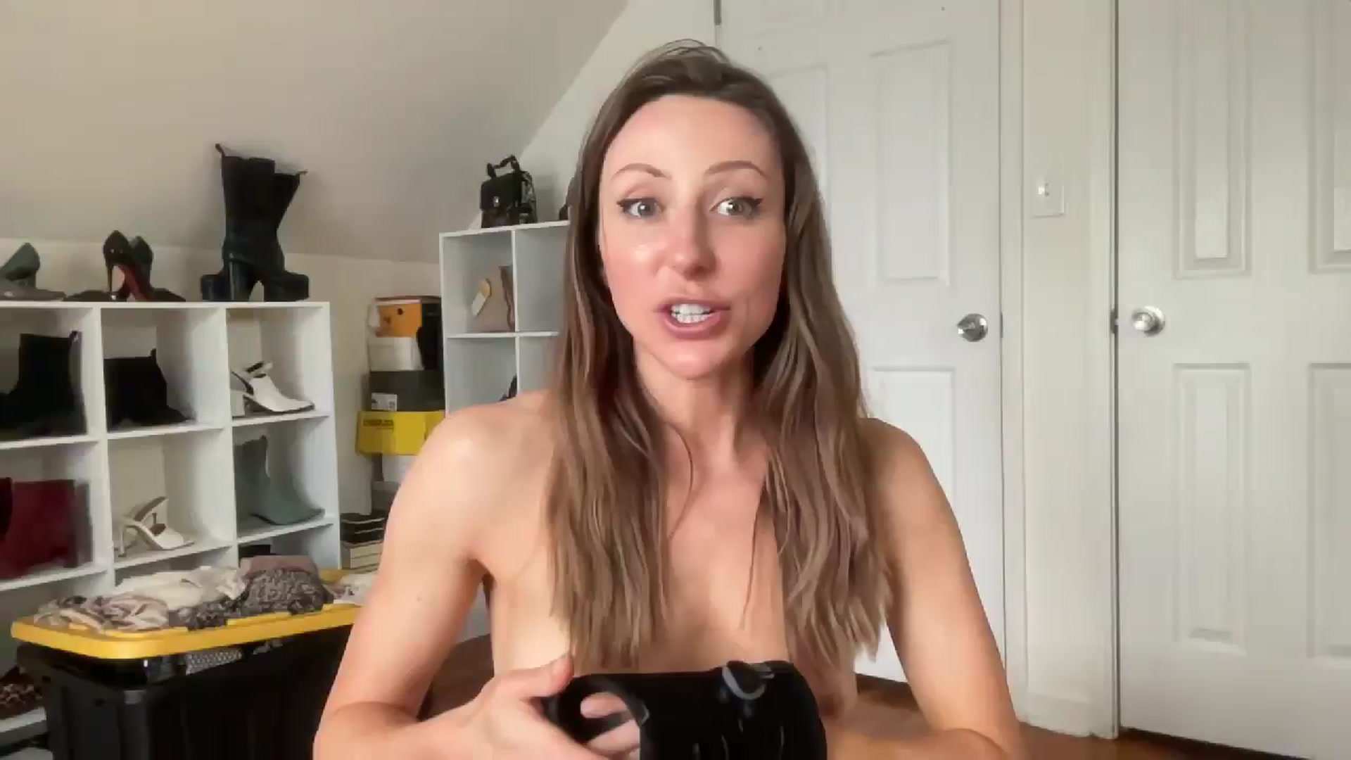 Gallery image thumbnail from bellabaxxxter's myfreecams stream on, 03/07/2025, 20:25 image 7 of 20