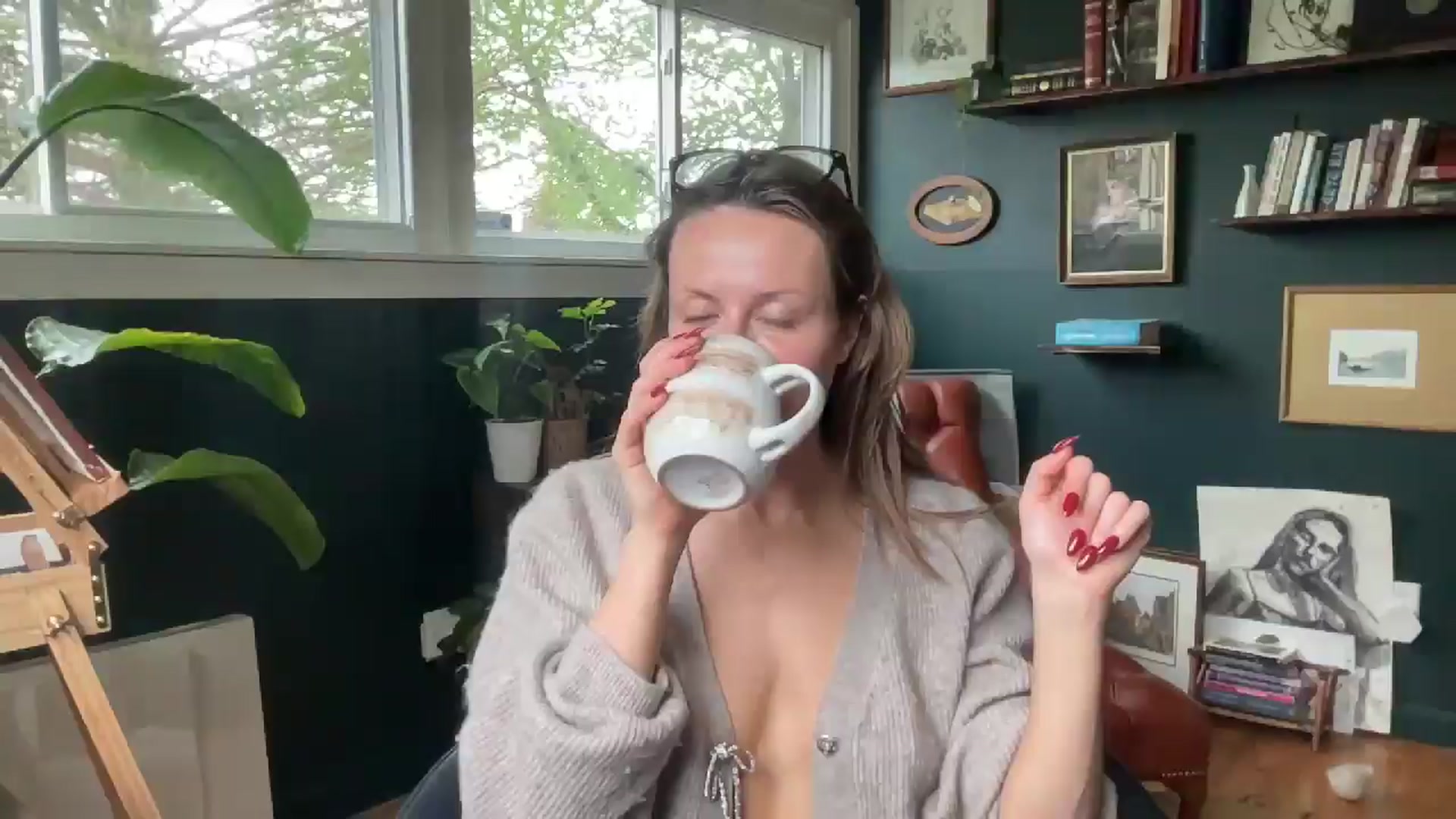 Gallery image thumbnail from bellabaxxxter's myfreecams stream on, 04/26/2025, 15:52 image 12 of 20