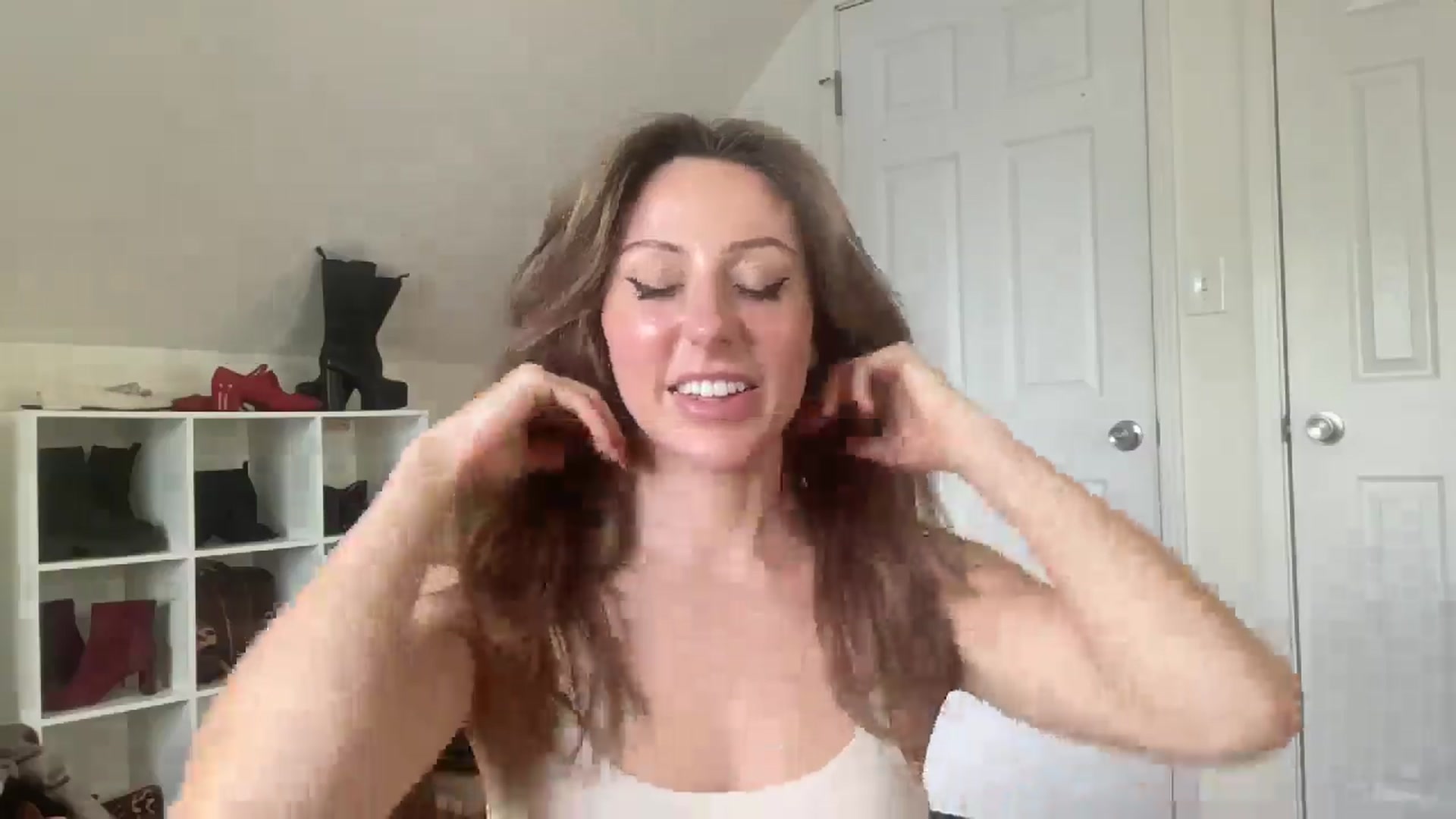 Gallery image thumbnail from bellabaxxxter's myfreecams stream on, 04/29/2025, 14:46 image 11 of 20