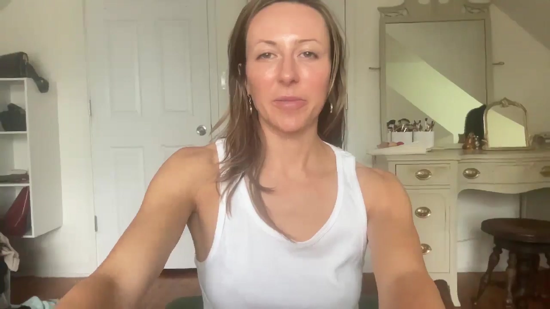 Gallery image thumbnail from bellabaxxxter's myfreecams stream on, 05/28/2025, 18:18 image 15 of 20