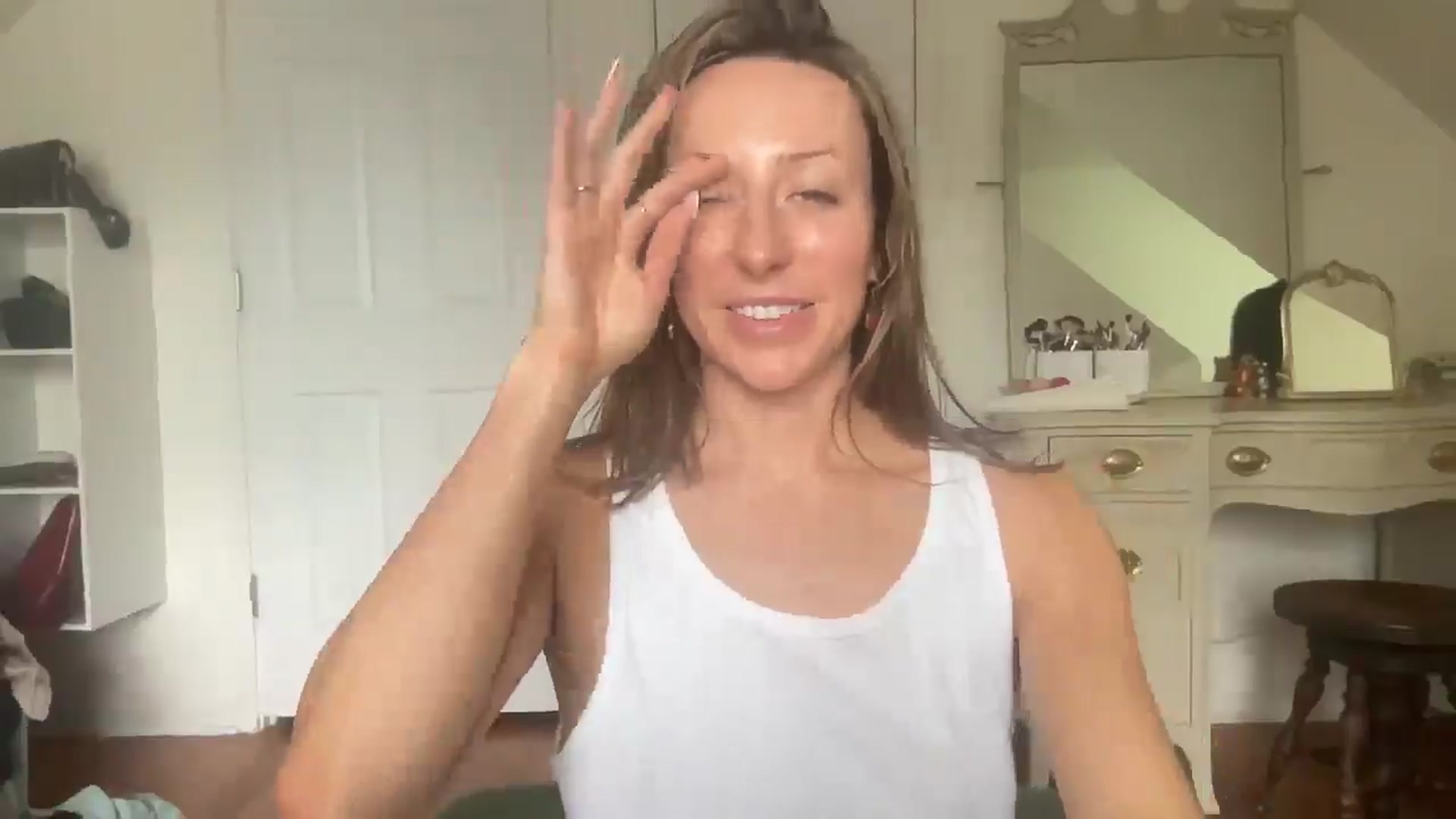 Gallery image thumbnail from bellabaxxxter's myfreecams stream on, 05/28/2025, 18:18 image 12 of 20