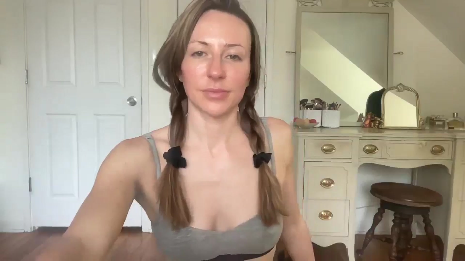 Gallery image thumbnail from bellabaxxxter's myfreecams stream on, 06/03/2025, 16:38 image 7 of 20