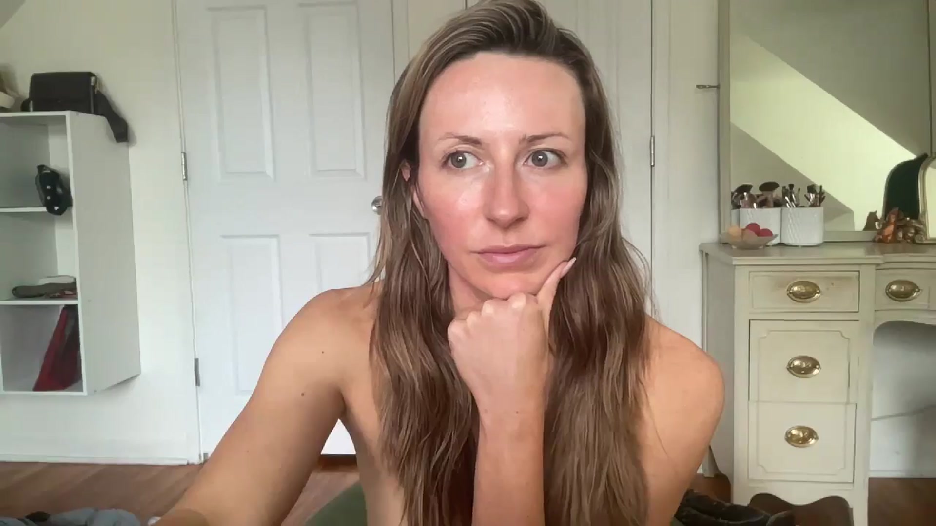 Gallery image thumbnail from bellabaxxxter's myfreecams stream on, 06/10/2025, 16:25 image 3 of 20