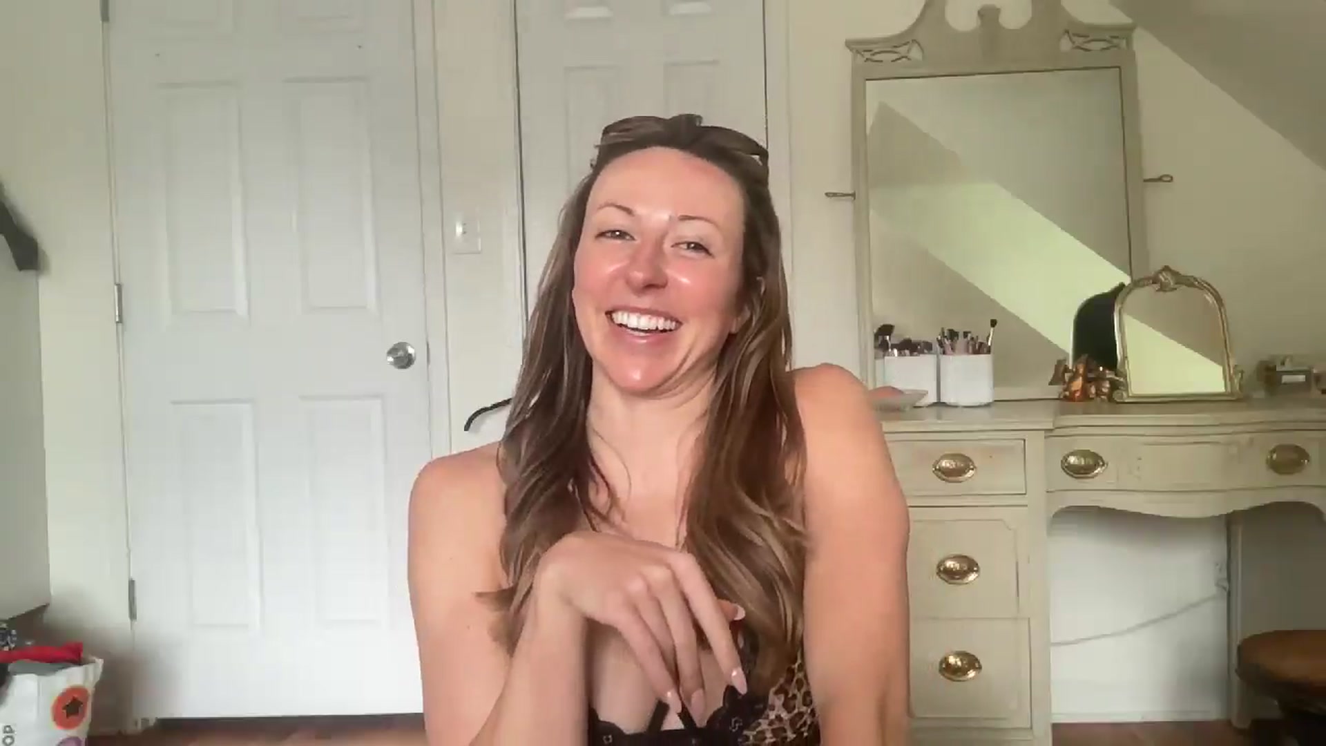 Gallery image thumbnail from bellabaxxxter's myfreecams stream on, 06/18/2025, 16:07 image 18 of 20