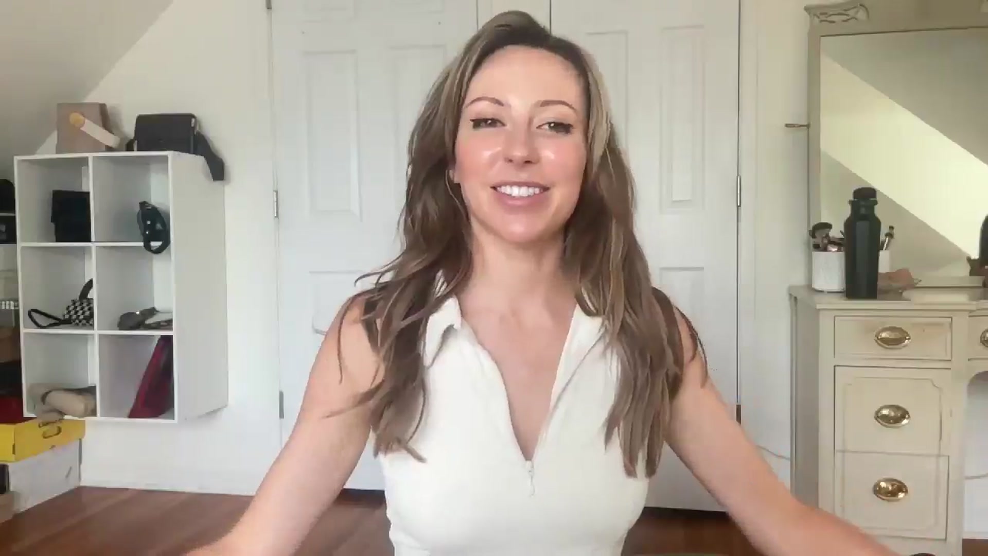 Gallery image thumbnail from bellabaxxxter's myfreecams stream on, 06/25/2025, 16:16 image 6 of 20