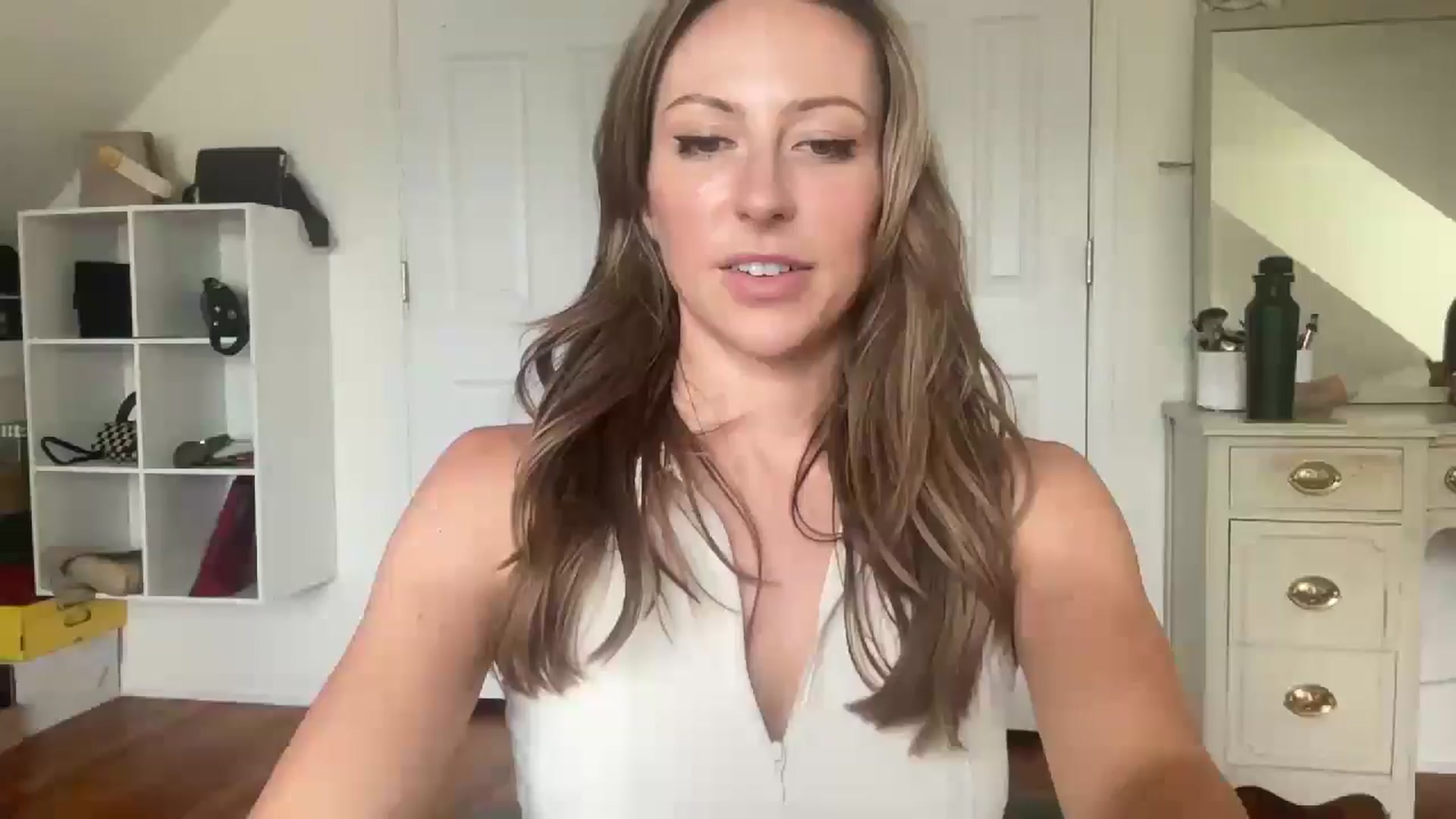 Gallery image thumbnail from bellabaxxxter's myfreecams stream on, 06/25/2025, 16:16 image 10 of 20