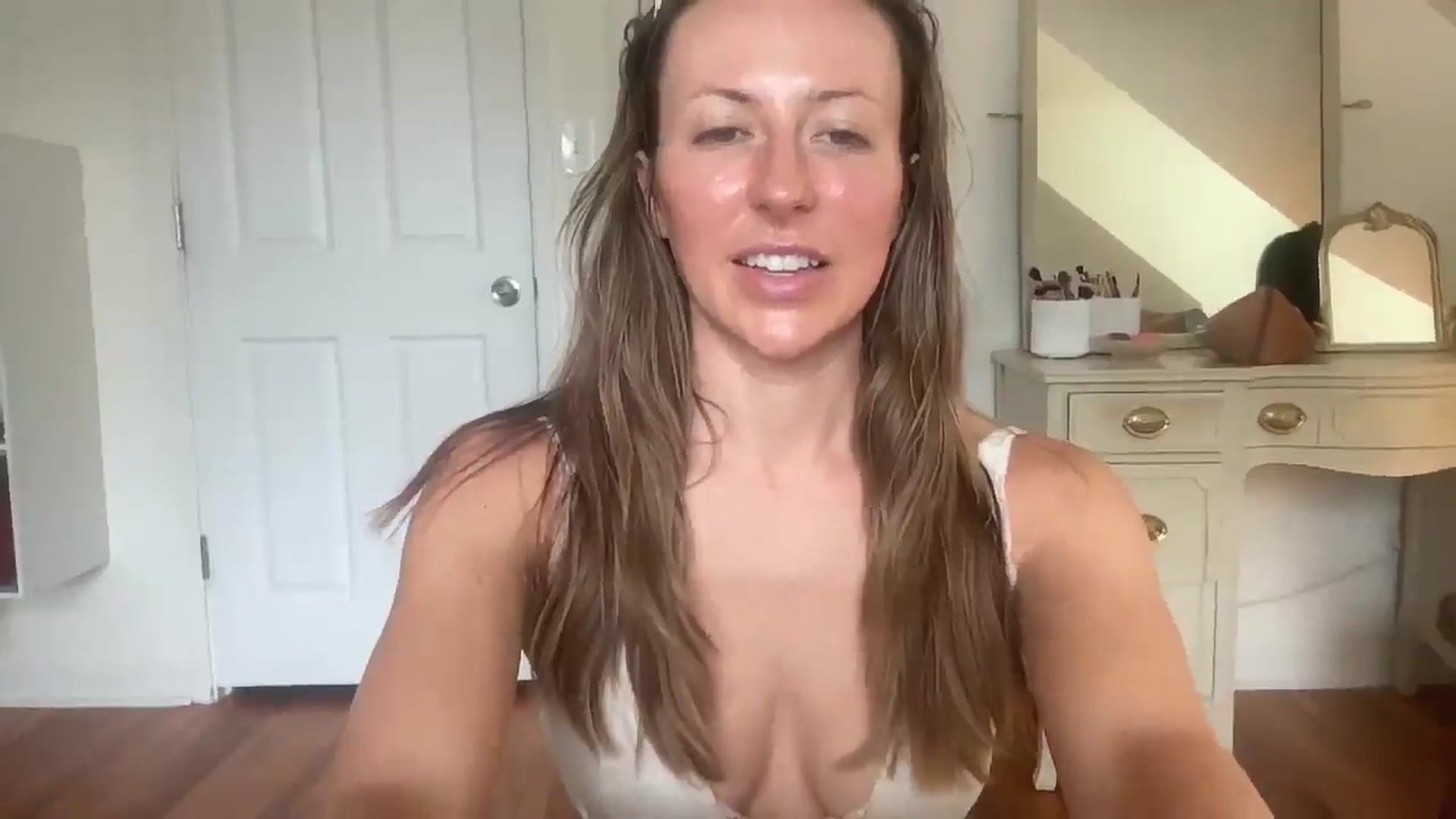 Gallery image thumbnail from bellabaxxxter's myfreecams stream on, 07/08/2025, 15:44 image 11 of 20