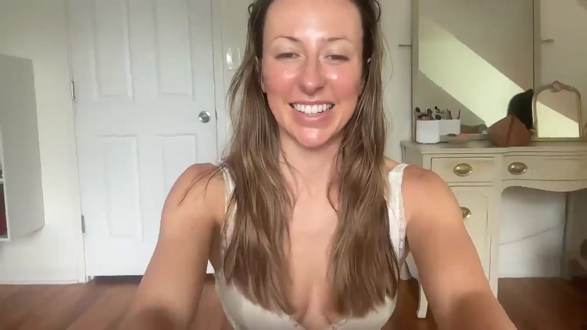 Gallery image thumbnail from bellabaxxxter's myfreecams stream on, 07/08/2025, 15:44 image 13 of 20