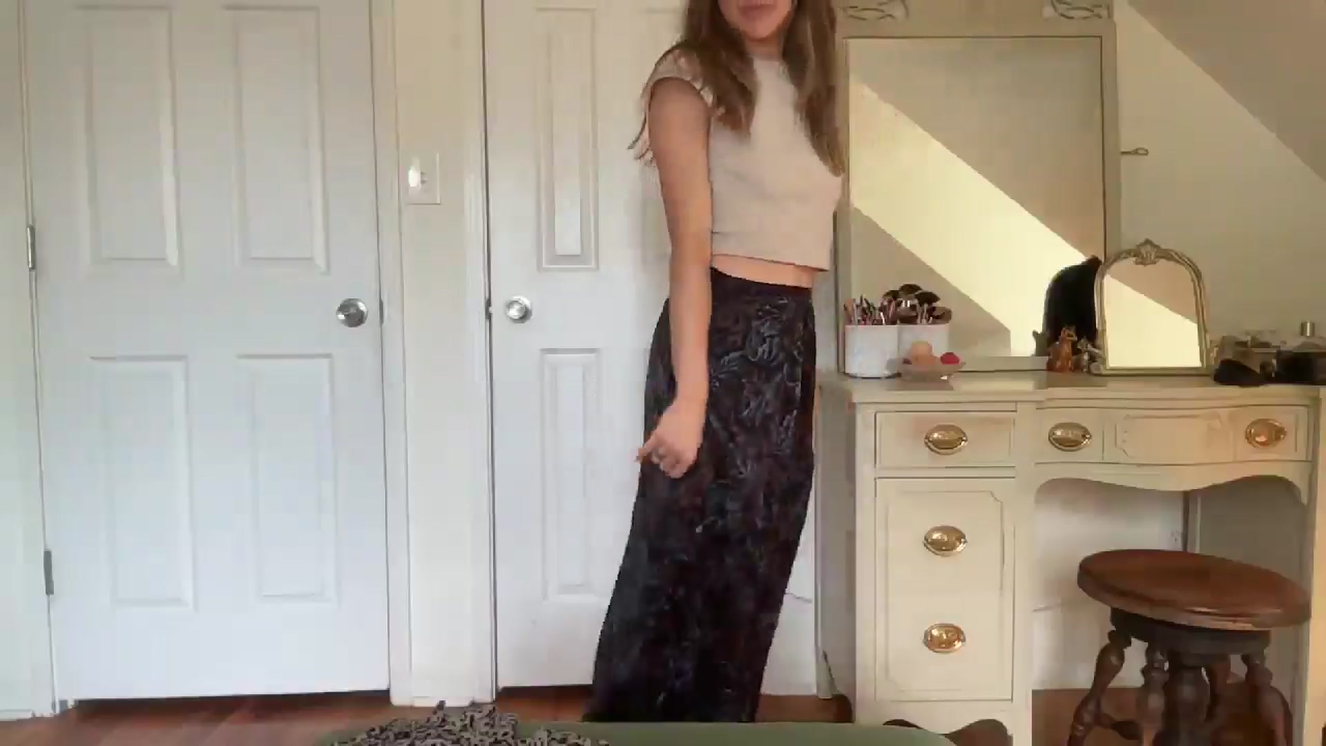 Gallery image thumbnail from bellabaxxxter's myfreecams stream on, 08/04/2025, 16:11 image 10 of 20