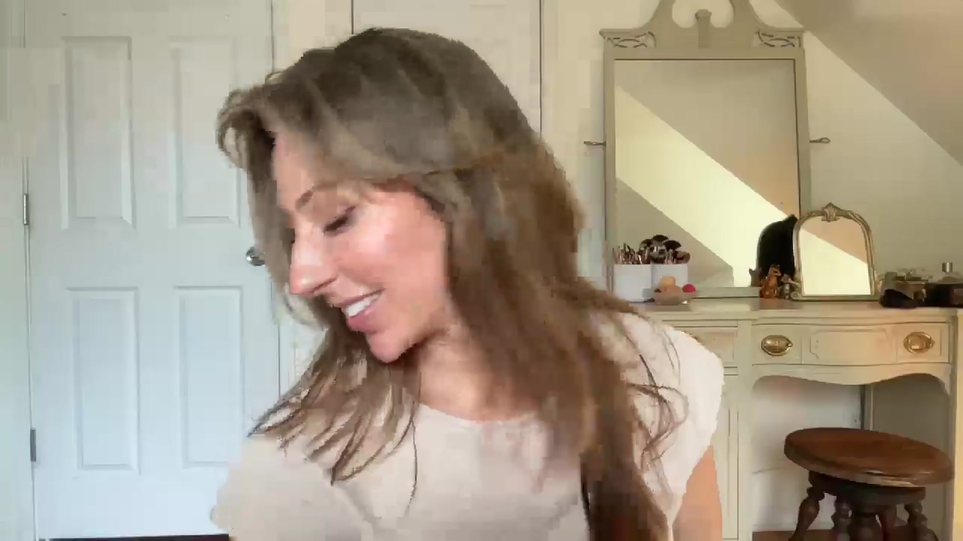 Gallery image thumbnail from bellabaxxxter's myfreecams stream on, 08/04/2025, 16:11 image 4 of 20
