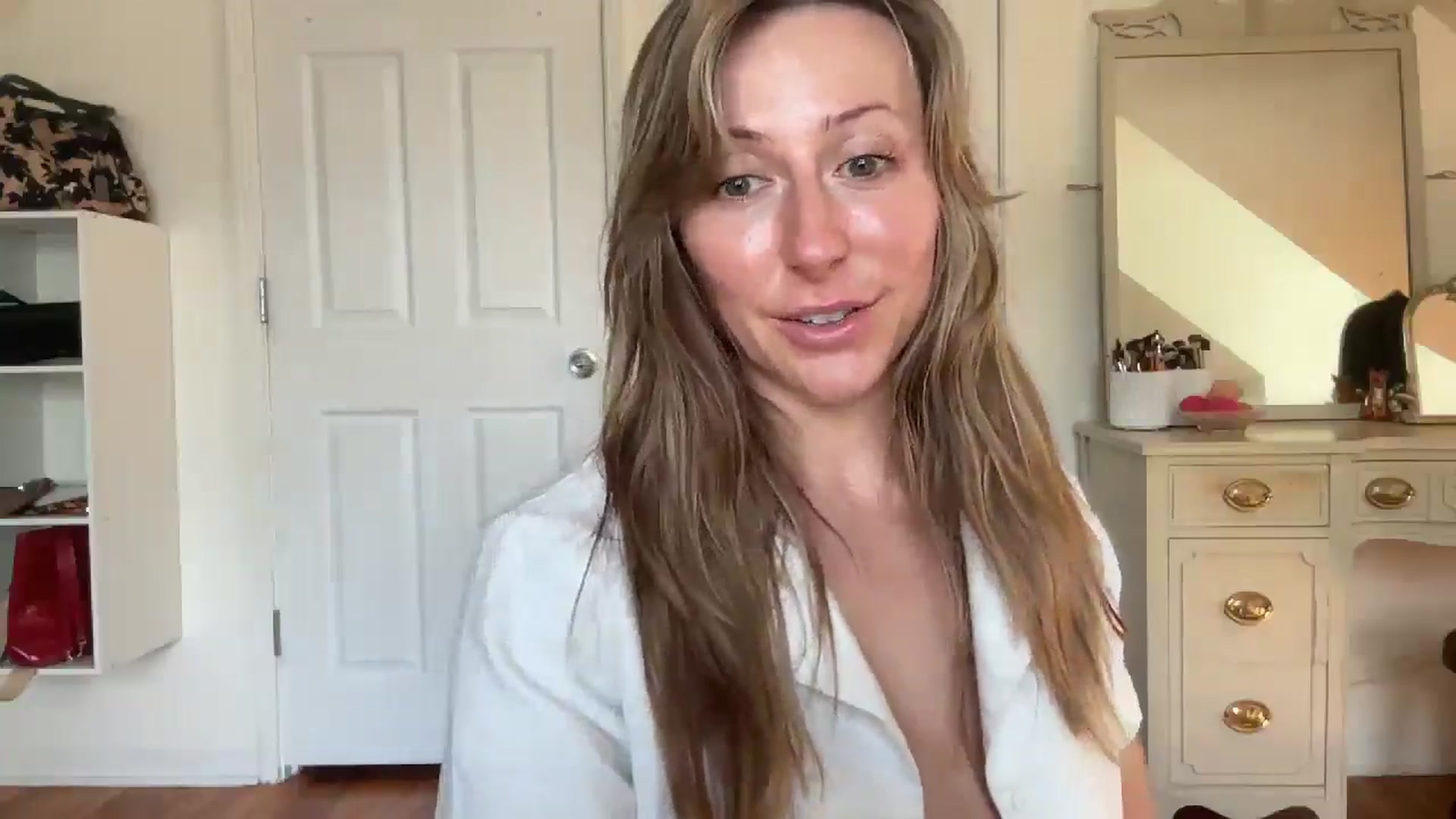 Gallery image thumbnail from bellabaxxxter's myfreecams stream on, 08/14/2025, 15:33 image 3 of 20
