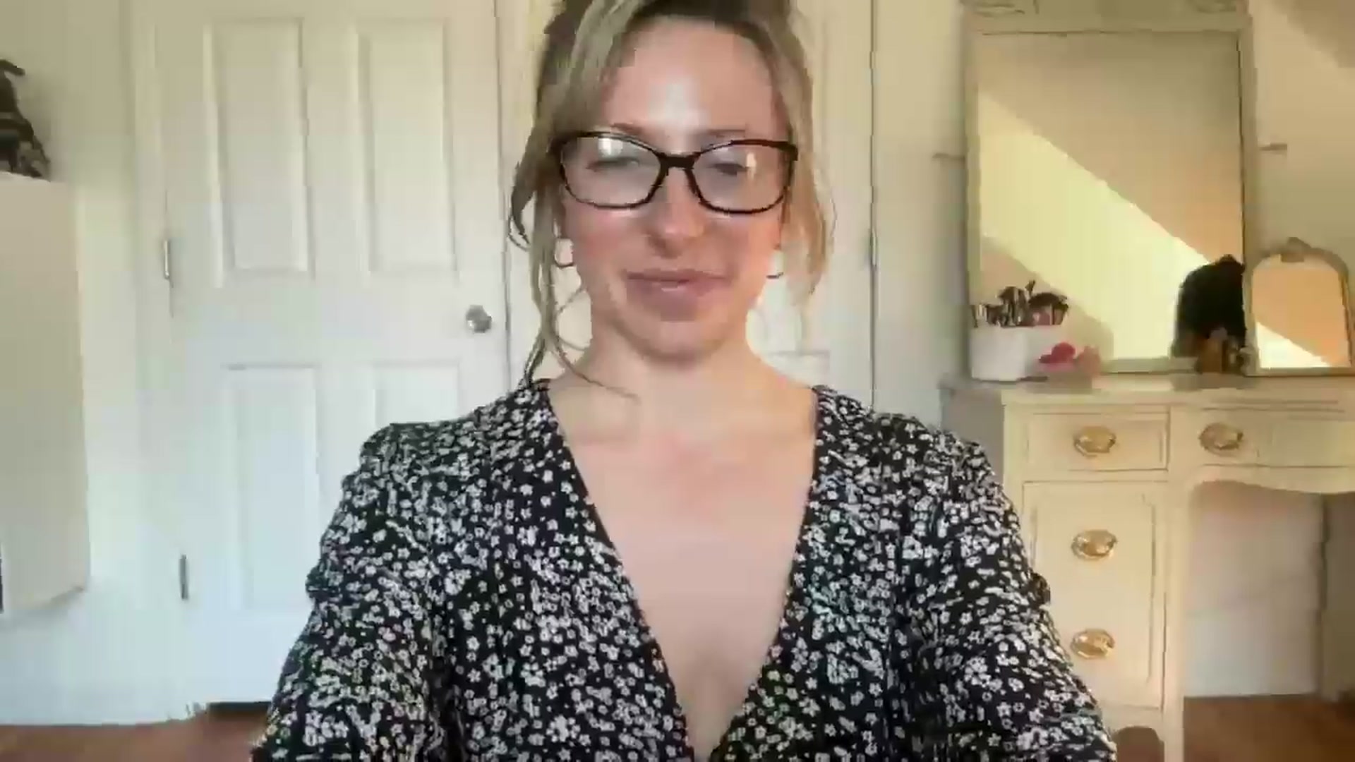 Gallery image thumbnail from bellabaxxxter's myfreecams stream on, 08/19/2025, 15:23 image 2 of 20